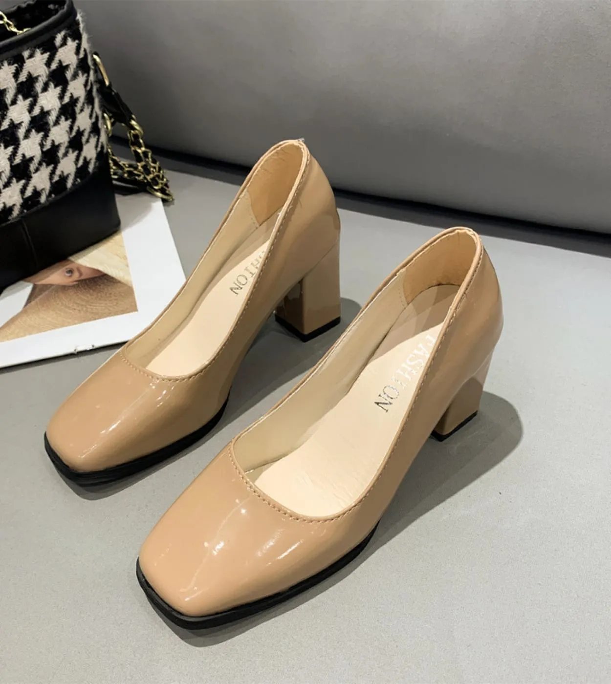 2022 Scarpe da donna Décolleté con punta quadrata Scarpe con plateau in pelle verniciata Tacchi alti Scarpe da barca Ombra Scarp
