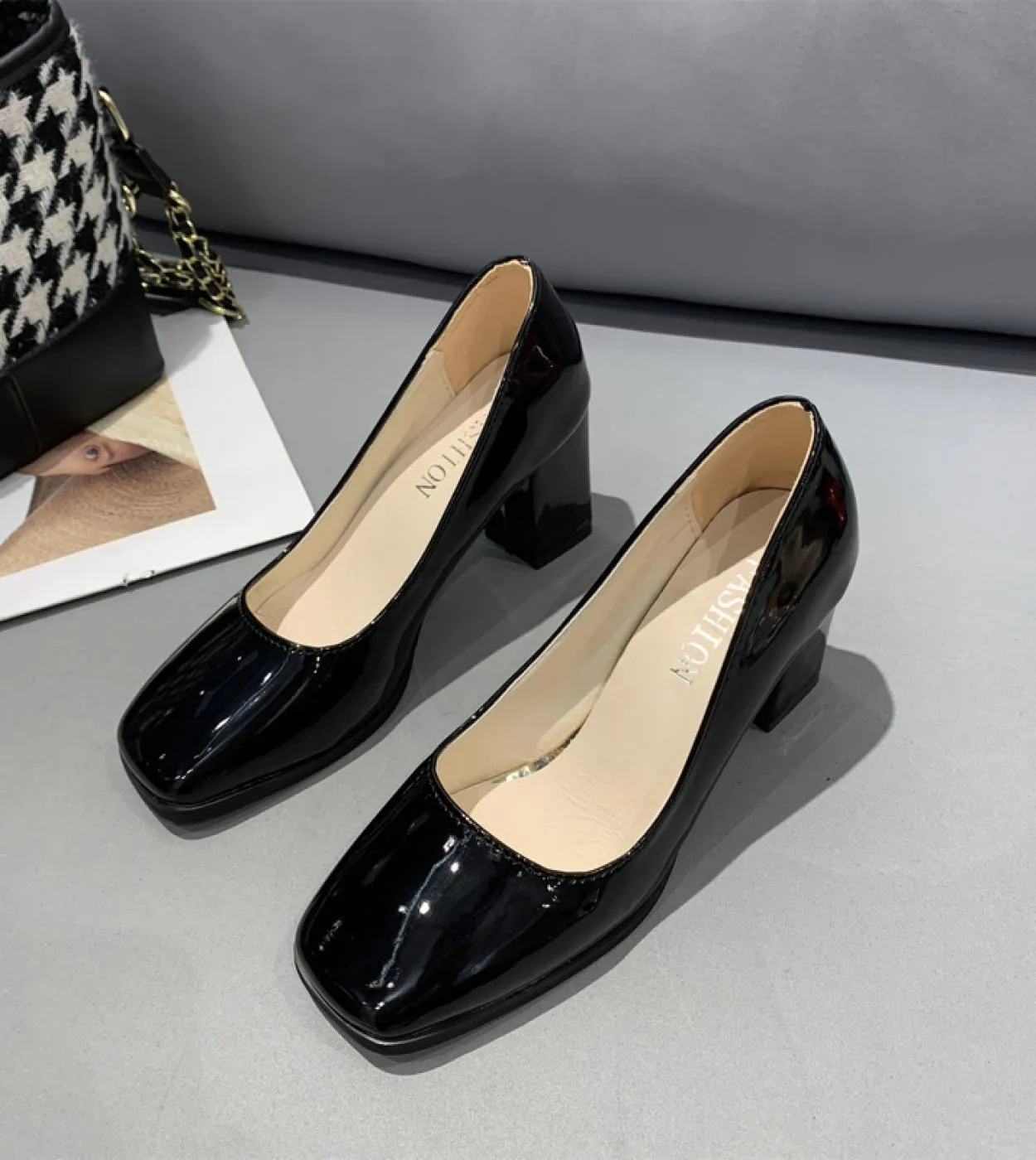 2022 Scarpe da donna Décolleté con punta quadrata Scarpe con plateau in pelle verniciata Tacchi alti Scarpe da barca Ombra Scarp