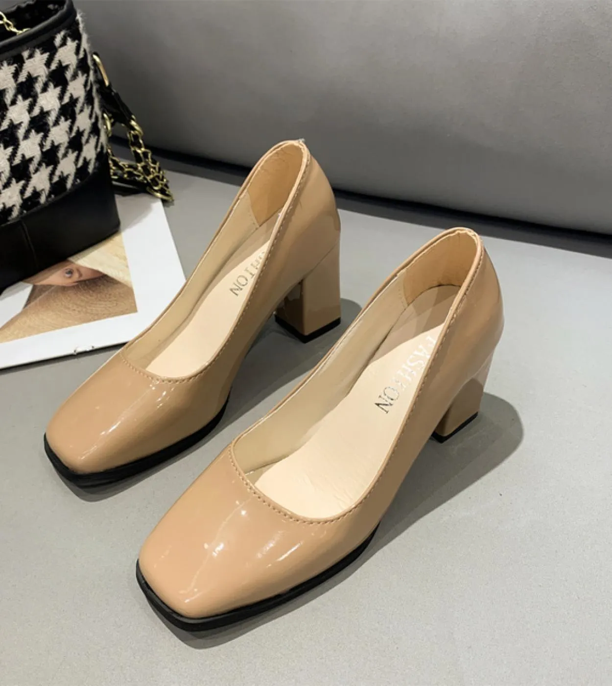 2022 Scarpe da donna Décolleté con punta quadrata Scarpe con plateau in pelle verniciata Tacchi alti Scarpe da barca Ombra Scarp