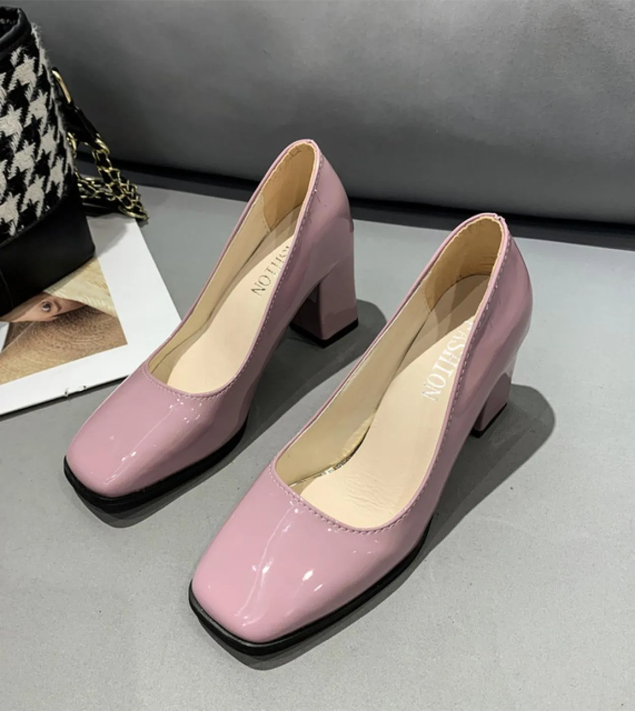 2022 Scarpe da donna Décolleté con punta quadrata Scarpe con plateau in pelle verniciata Tacchi alti Scarpe da barca Ombra Scarp