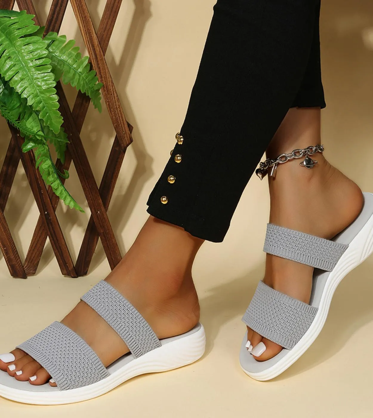 2022 scarpe da donna estive scarpe aperte in mesh traspirante pantofole casual scarpe con zeppa tinta unita da donna scarpe tagl