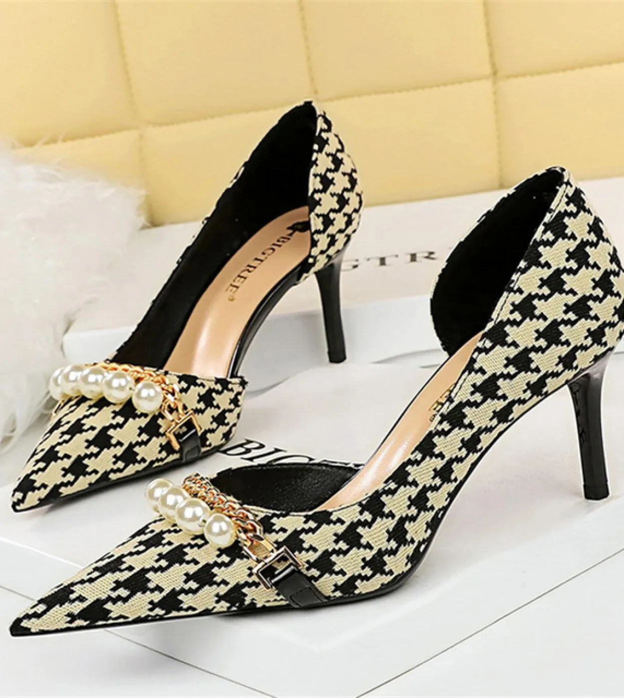 2023 Donna 8cm 11cm Tacchi alti Décolleté Punta a punta Pied de poule Tacchi medio bassi Lady Pearl Scarpins Slip On Scarpe a sp
