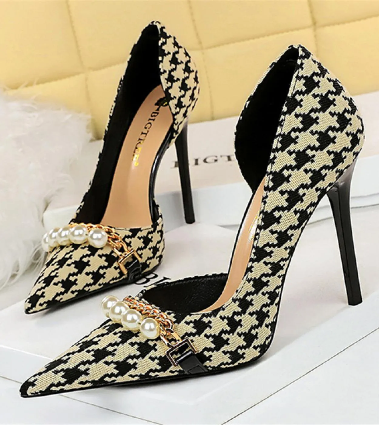 2023 Donna 8cm 11cm Tacchi alti Décolleté Punta a punta Pied de poule Tacchi medio bassi Lady Pearl Scarpins Slip On Scarpe a sp