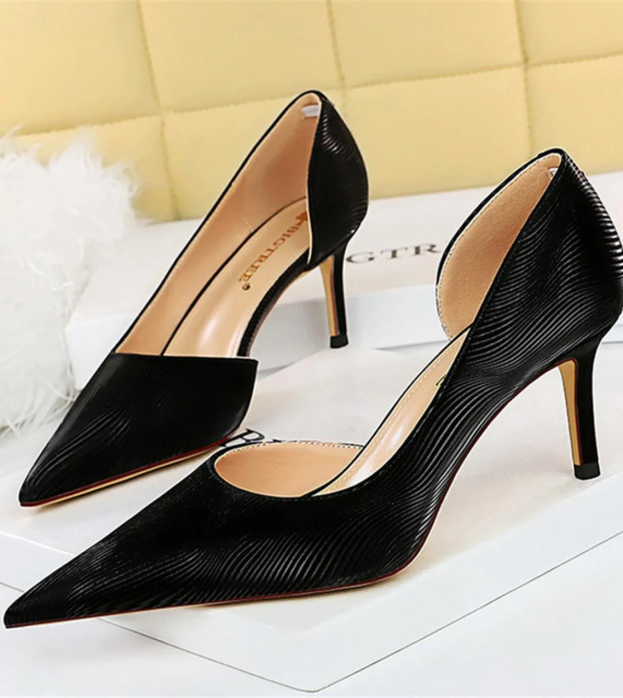 2023 Donna Tacchi medi 7,5 cm Tacchi alti Lady Wedding Tacchi a spillo Tacchi bassi Donna Fetish Fashion Leather Office Party Ev