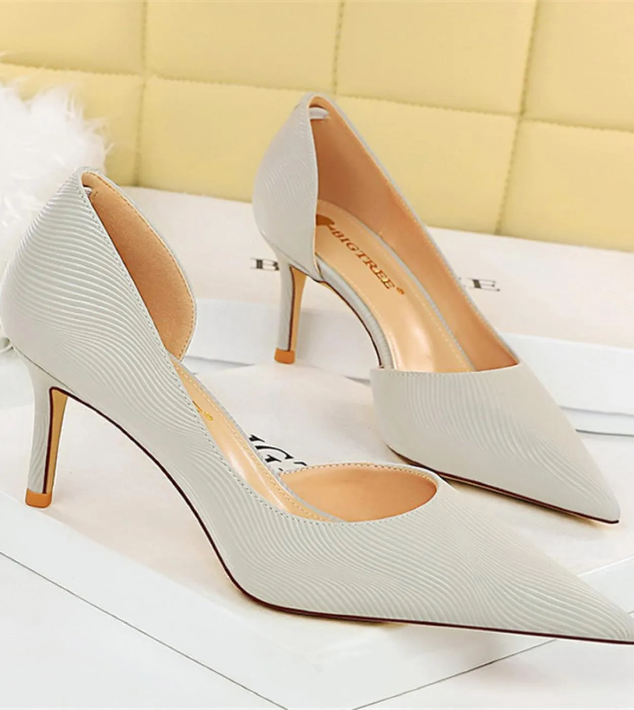2023 Donna Tacchi medi 7,5 cm Tacchi alti Lady Wedding Tacchi a spillo Tacchi bassi Donna Fetish Fashion Leather Office Party Ev