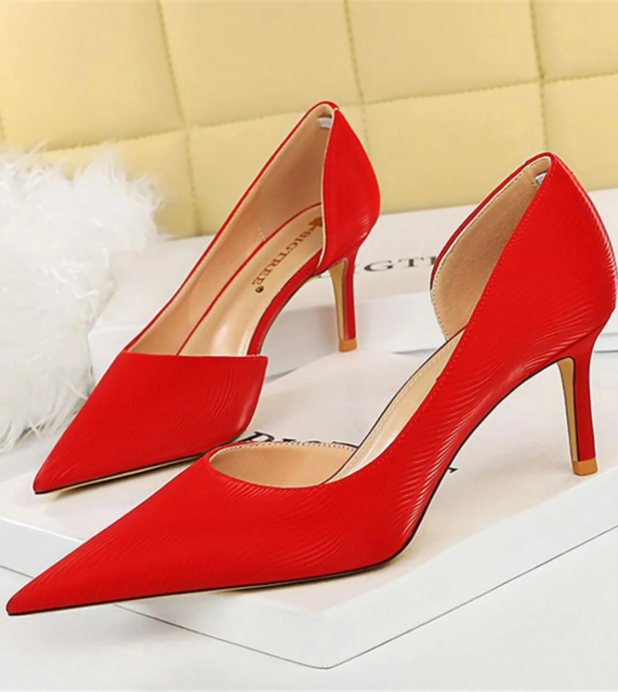 2023 Donna Tacchi medi 7,5 cm Tacchi alti Lady Wedding Tacchi a spillo Tacchi bassi Donna Fetish Fashion Leather Office Party Ev