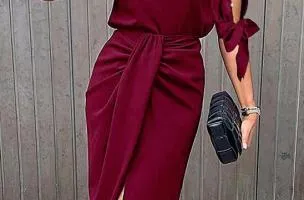 Abito elegante midi con scollo rotondo, maniche 3/4 con spacco e perline decorative Peppina, bordeaux