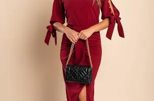 Abito elegante midi con scollo rotondo, maniche 3/4 con spacco e perline decorative Peppina, bordeaux
