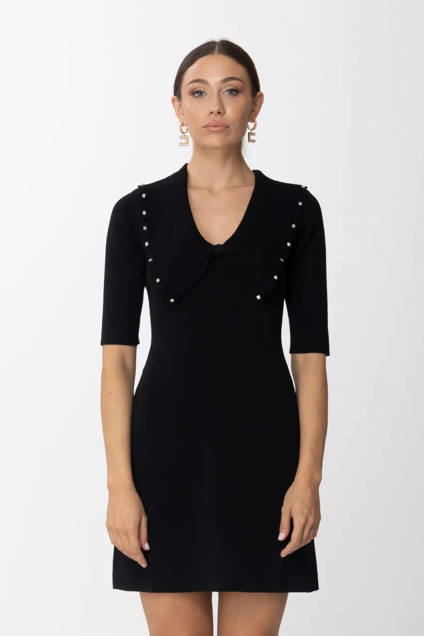 Abito in maglia con maxi colletto e strass Nero