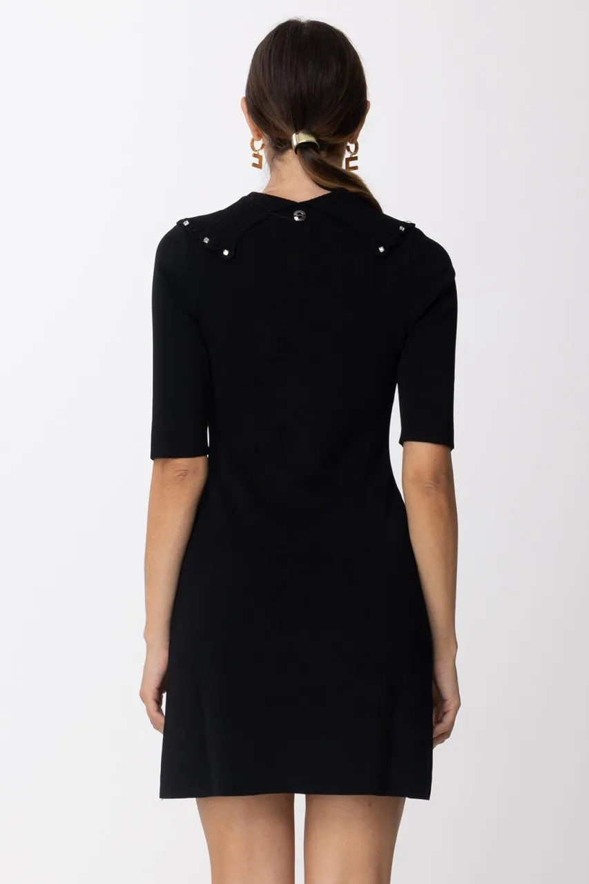 Abito in maglia con maxi colletto e strass Nero