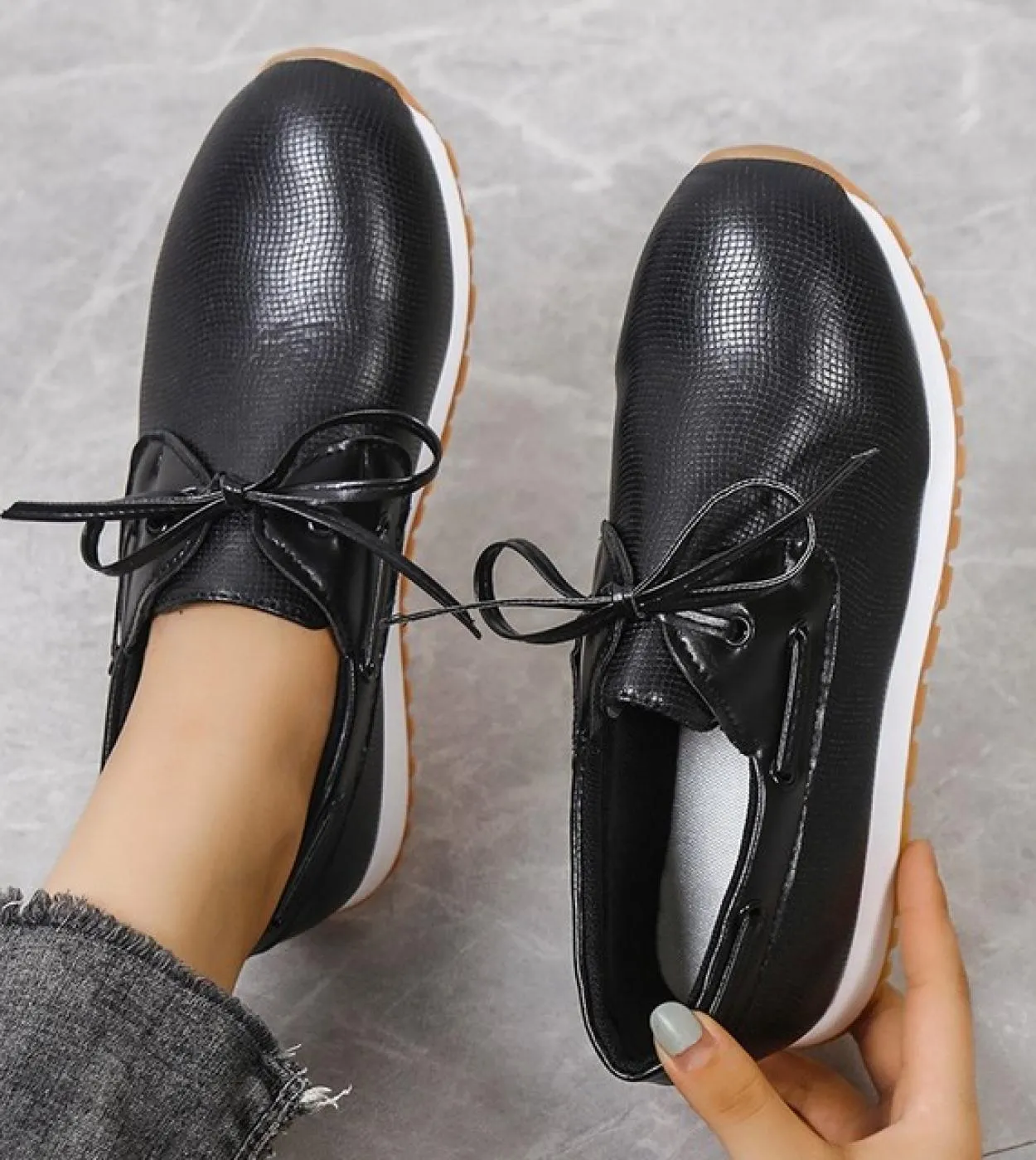 Autunno nuove scarpe da ginnastica casual retro stringate punta tonda tinta unita scarpe vulcanizzate da donna scarpe da passegg