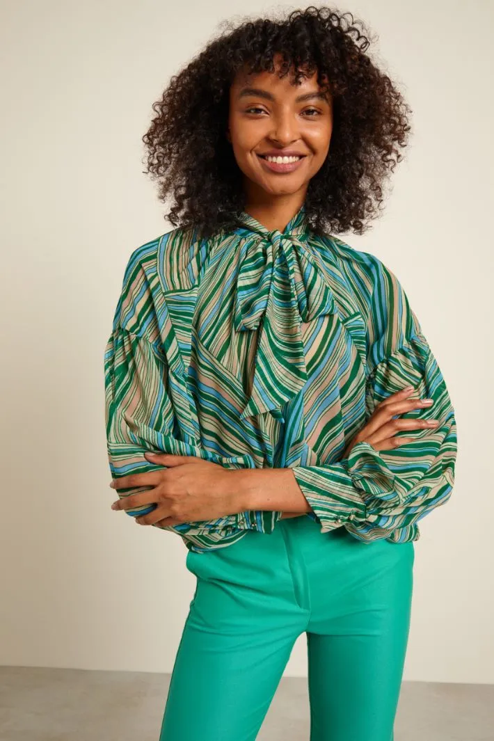 Blusa con collo a foulard