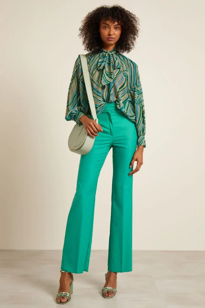 Blusa con collo a foulard