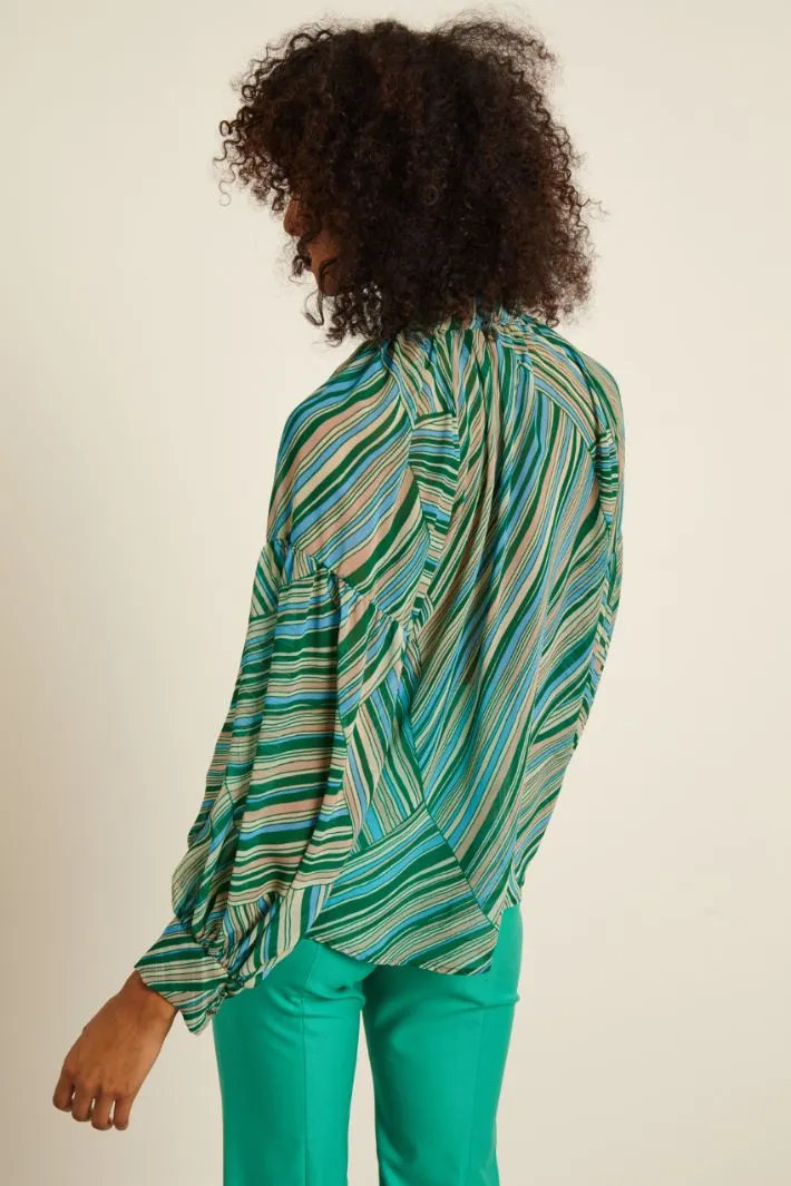 Blusa con collo a foulard
