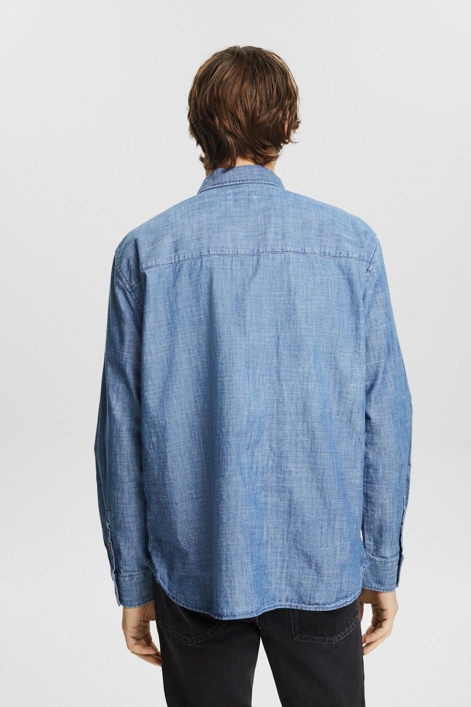 Camicia in chambray con colletto button down