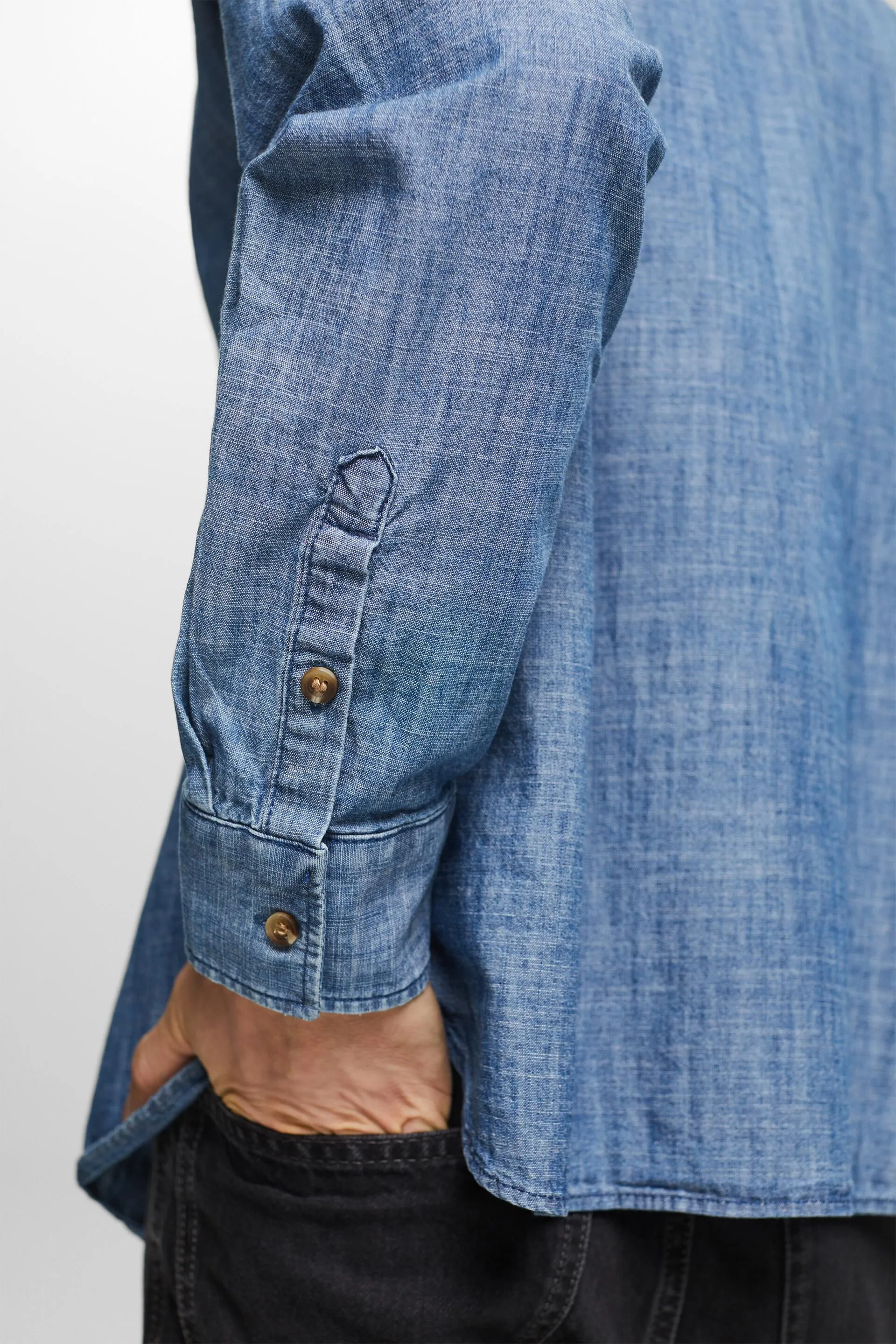 Camicia in chambray con colletto button down
