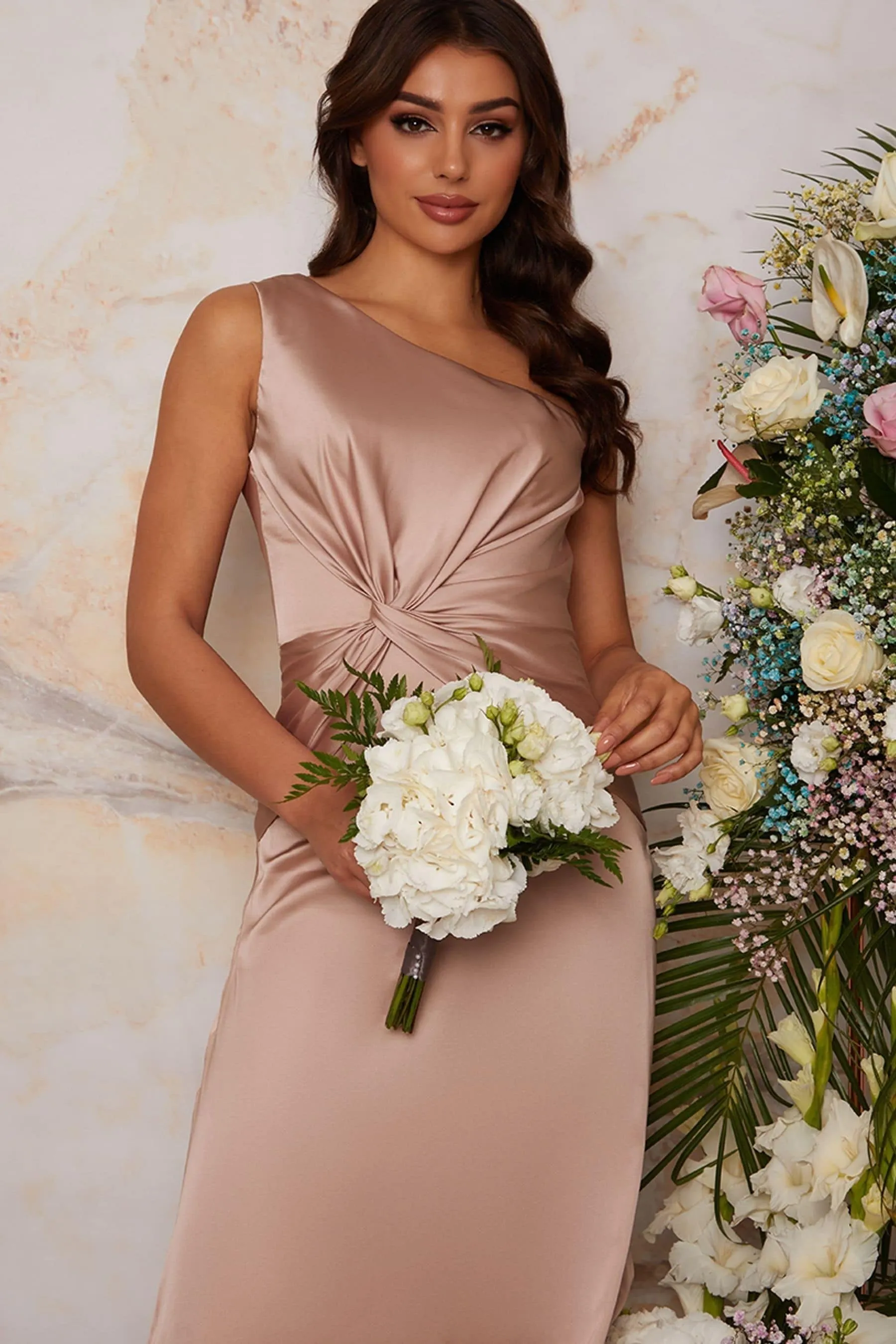 Chi Chi London - Abito maxi monospalla Satin finiture