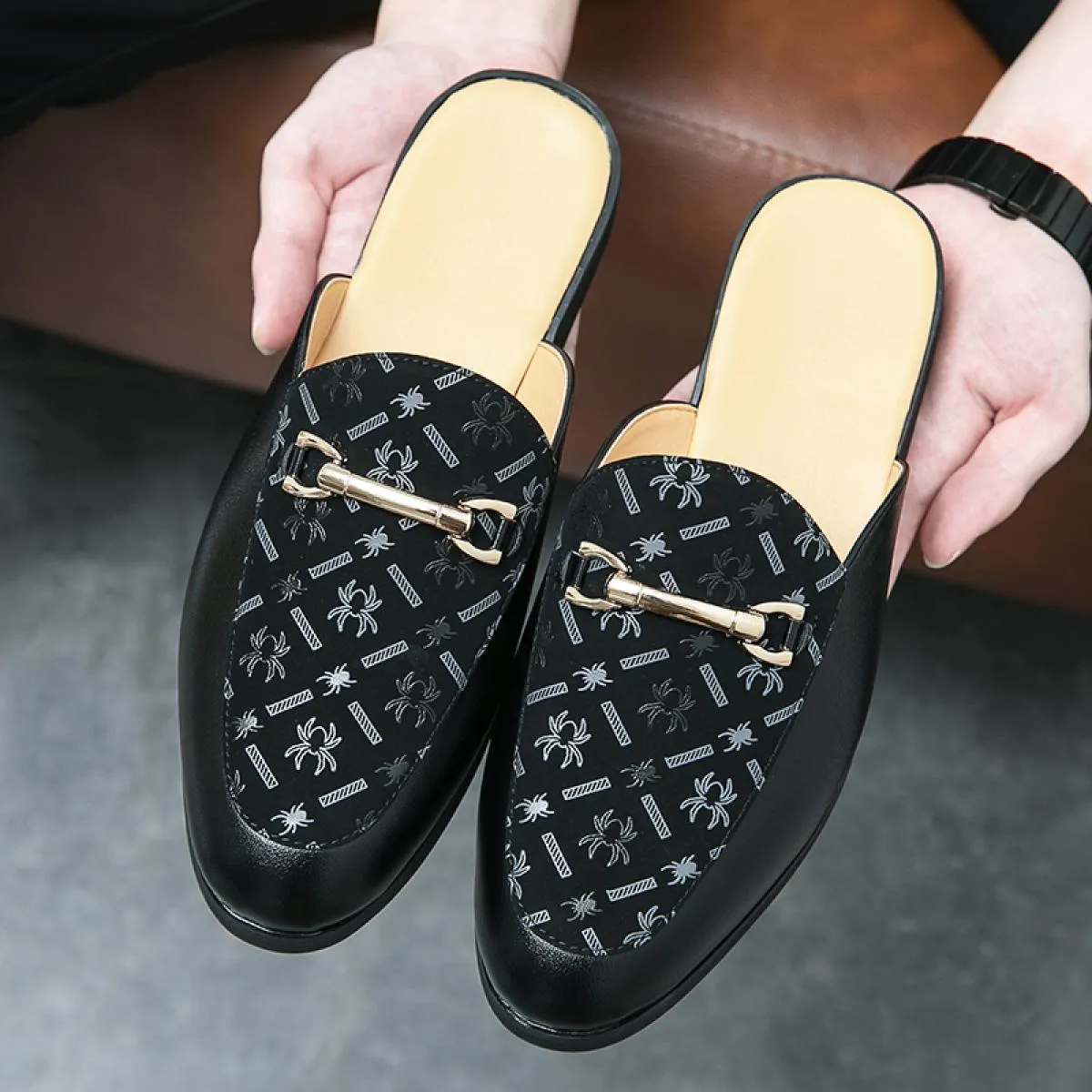 Ciabatte Scarpe Sandali da uomo Pu Splicing Tacco basso Fibbia per cavallo Scarpe casual da lavoro decorative Comode scarpe da e