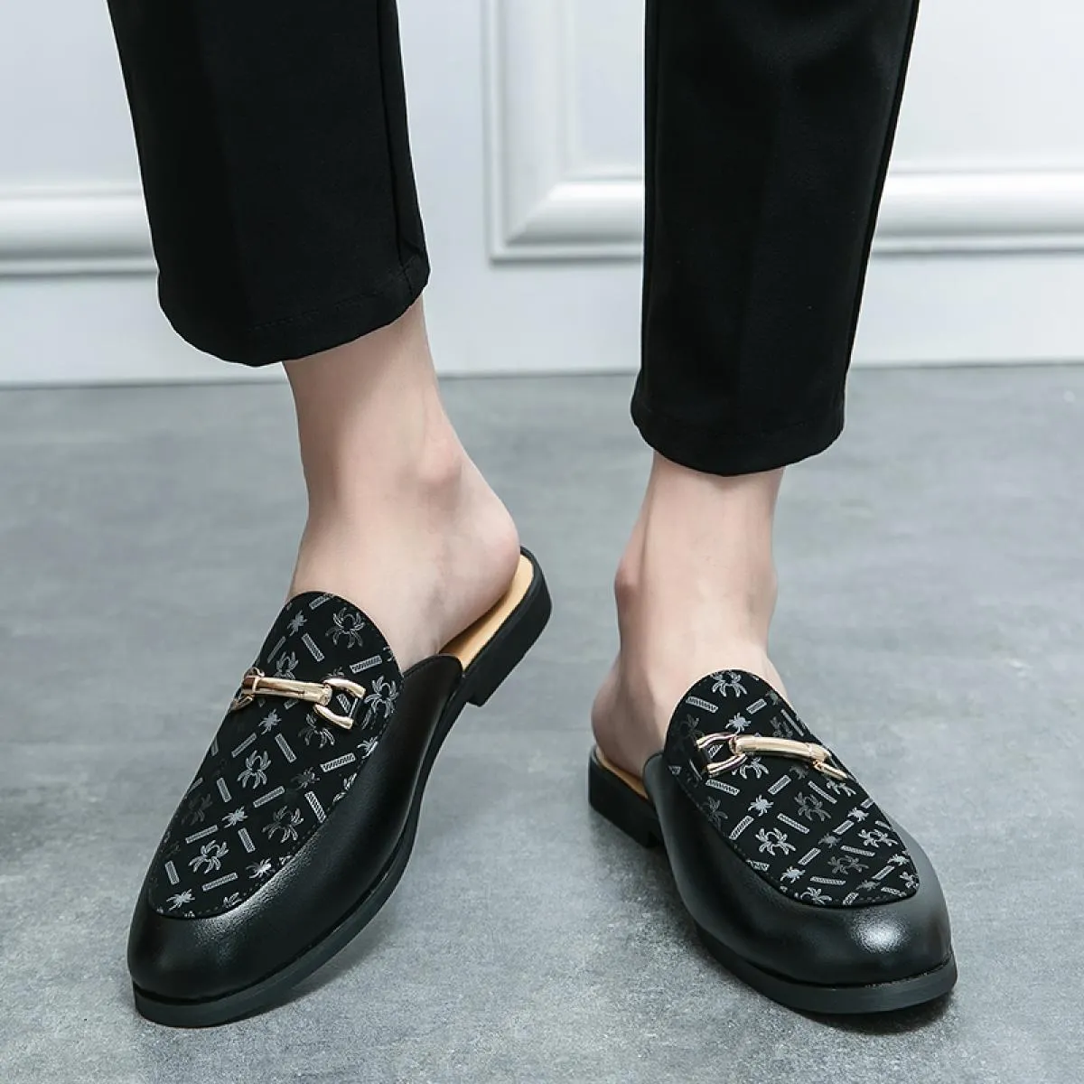 Ciabatte Scarpe Sandali da uomo Pu Splicing Tacco basso Fibbia per cavallo Scarpe casual da lavoro decorative Comode scarpe da e