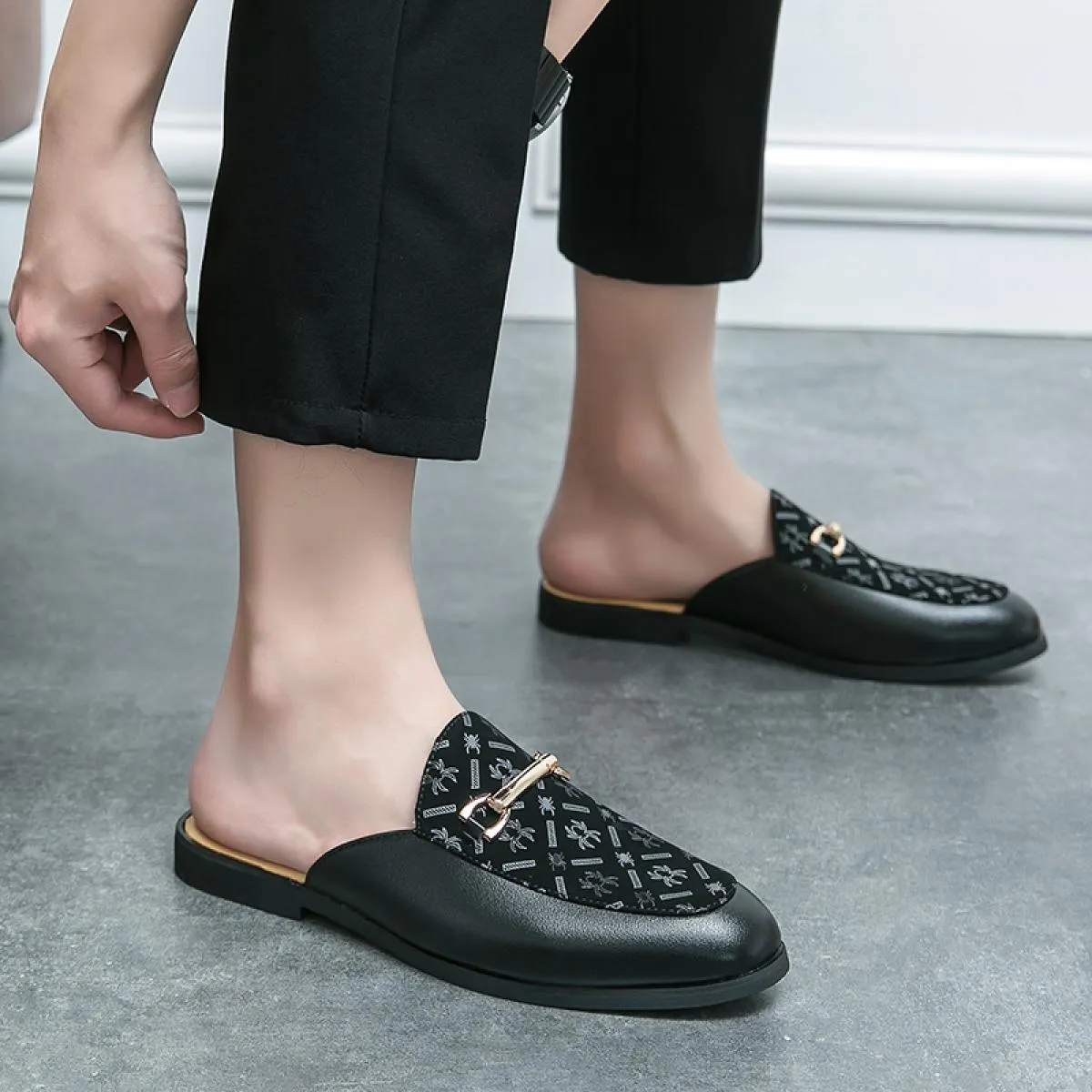 Ciabatte Scarpe Sandali da uomo Pu Splicing Tacco basso Fibbia per cavallo Scarpe casual da lavoro decorative Comode scarpe da e