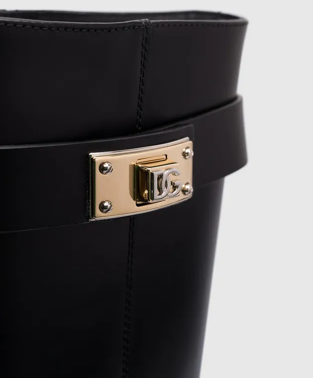 Dolce&Gabbana Stivali in pelle nera con logo in metallo CU1070AB640