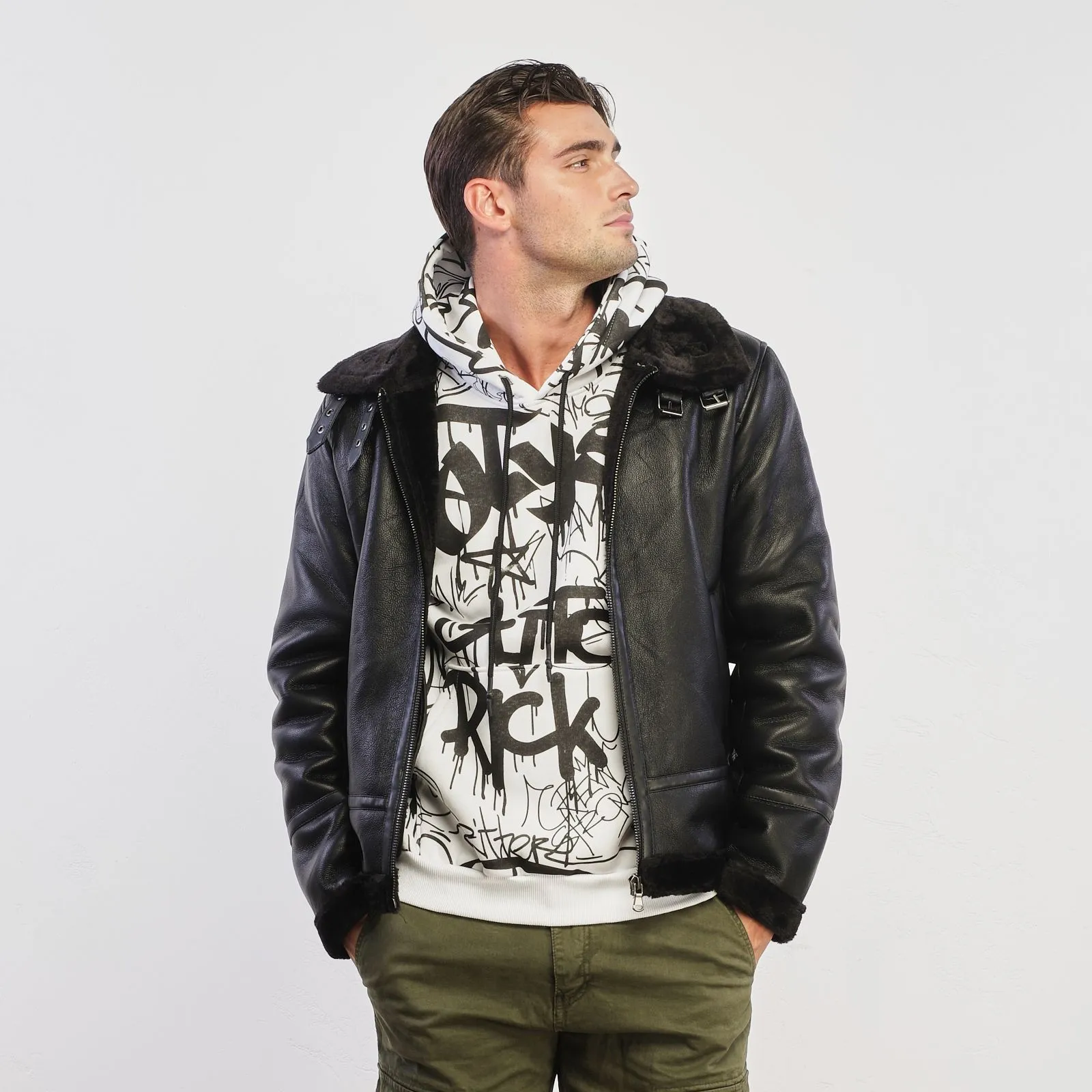 Giacca nera modello biker con interno in peluche