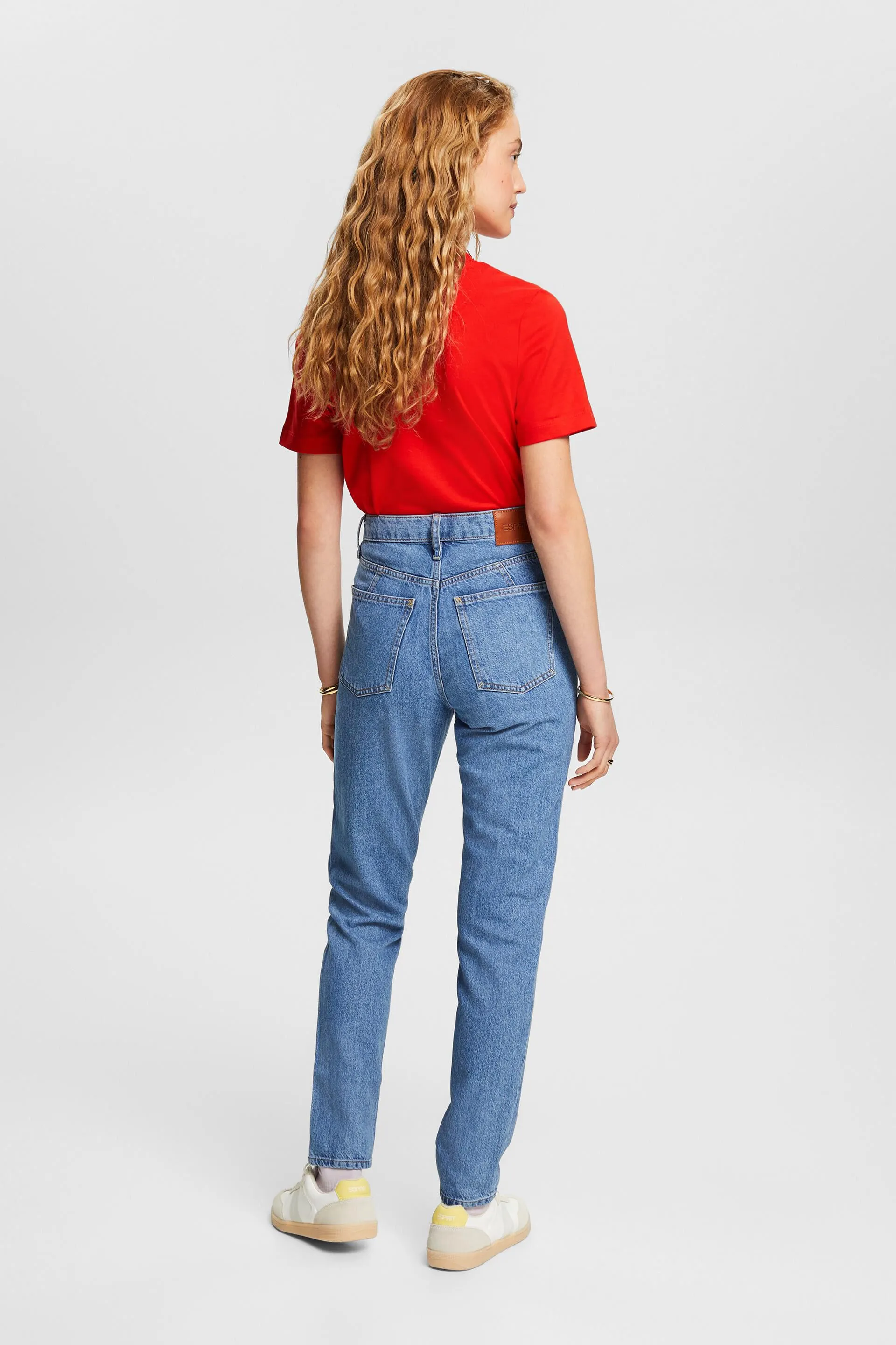 Jeans retrò dal taglio classico a vita alta