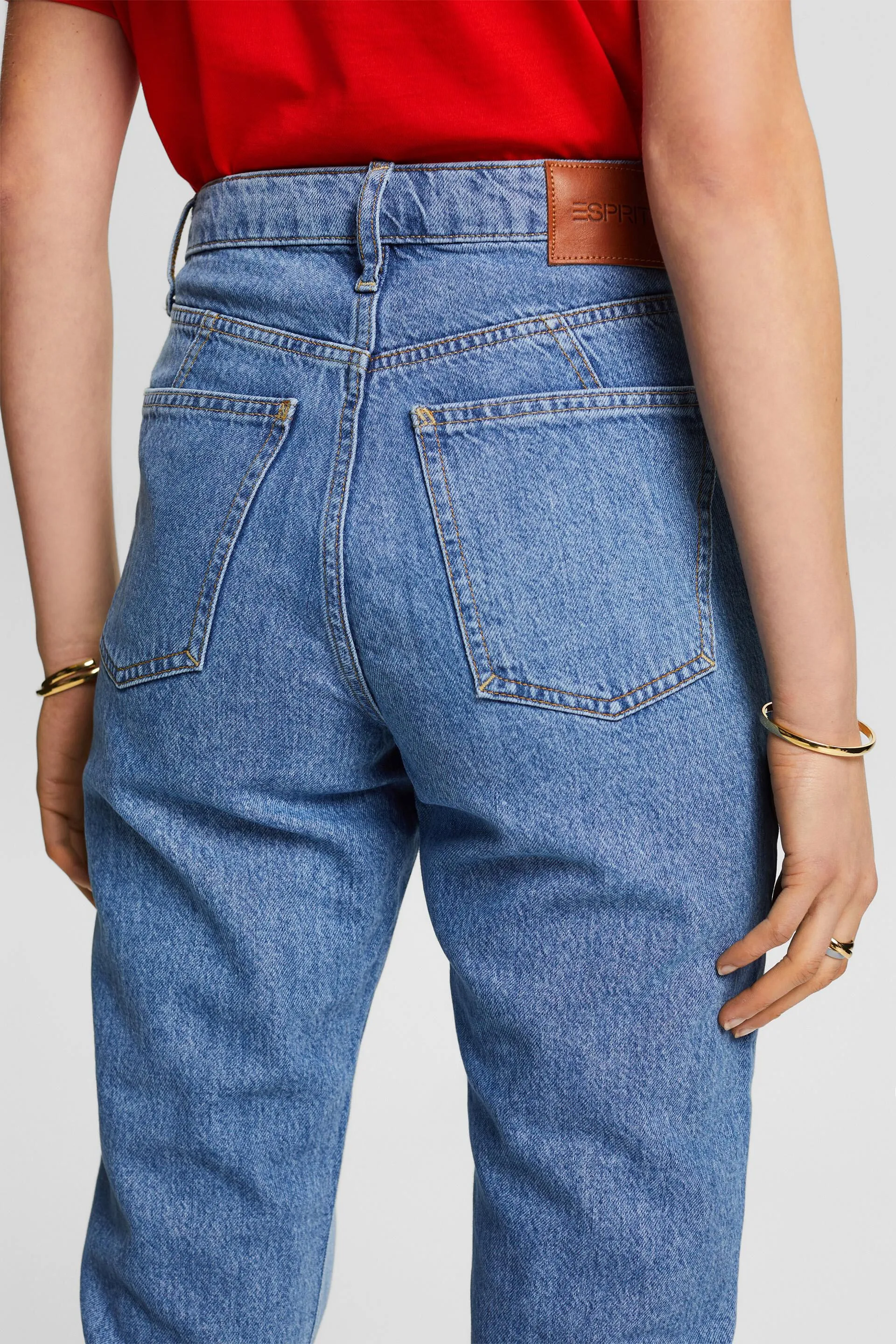 Jeans retrò dal taglio classico a vita alta
