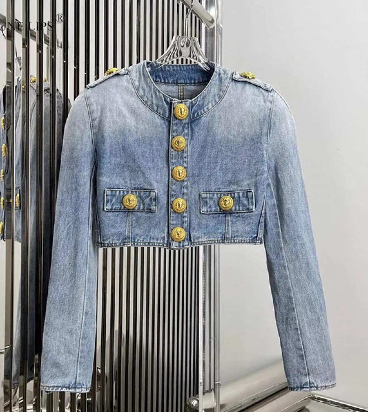 June Lips 2022 Inizio autunno Nuovo prodotto Bottone in metallo Cappotto corto in denim Manica lunga Denim Blue Temperament Comm