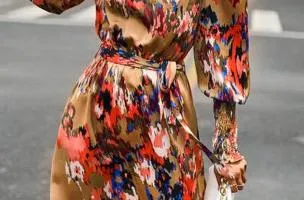 Miniabito elegante con stampa, beige