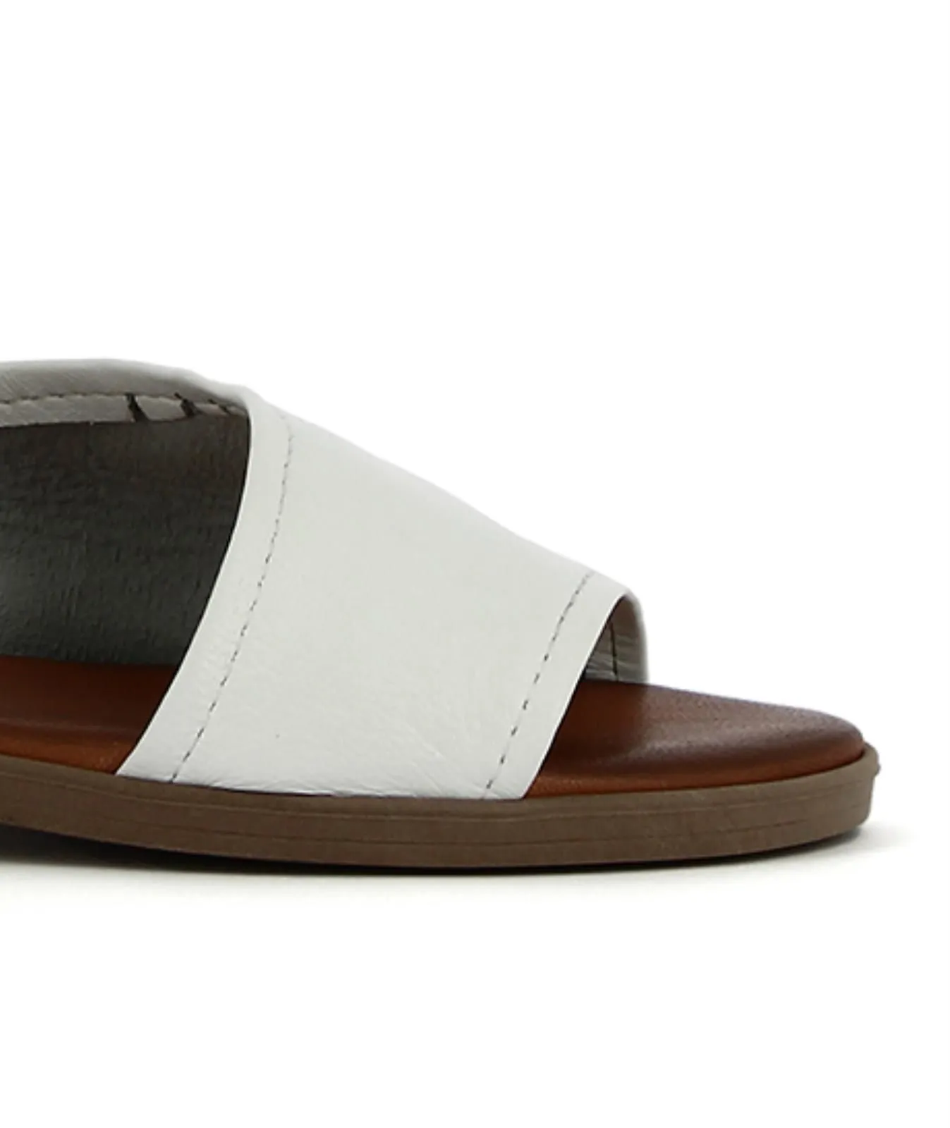 Sandali bassi bianchi in pelle con maxi fascia