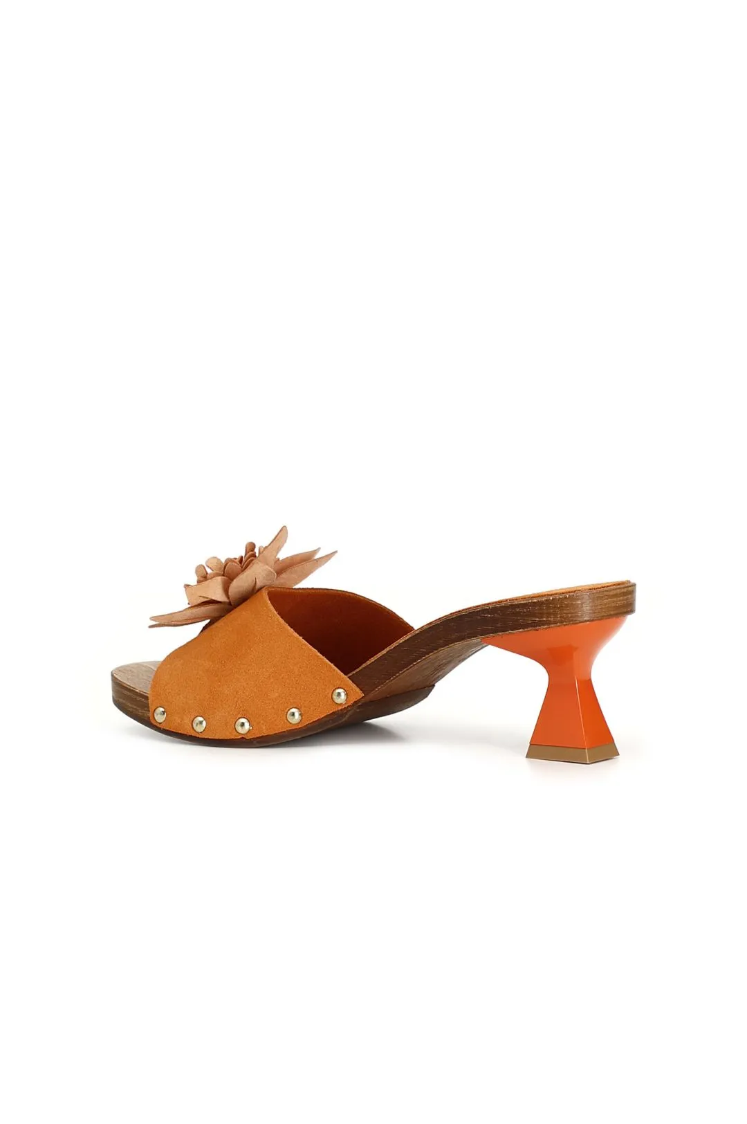sandali in pelle scamosciata con fascia decorara e fiore in 3d. arancio