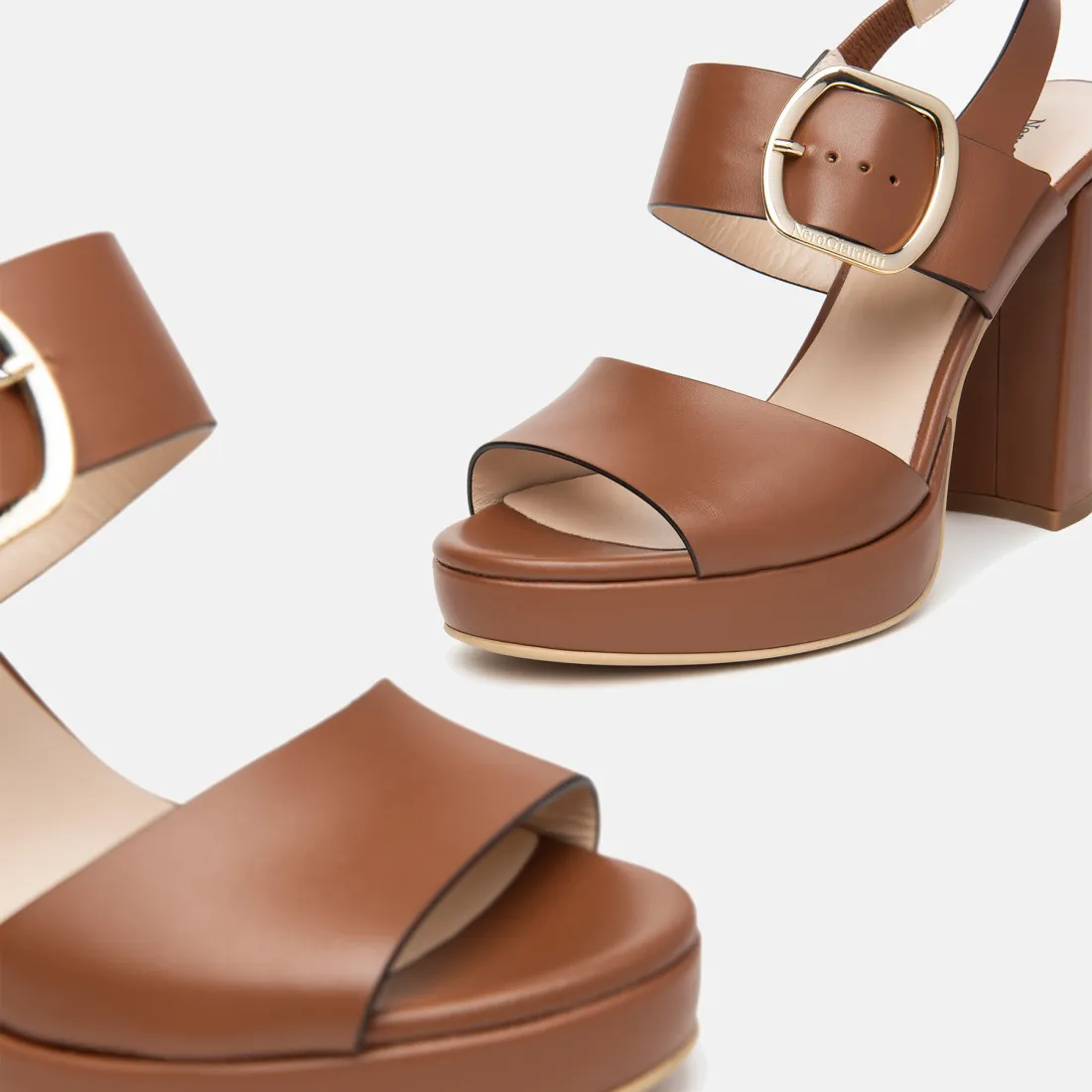 Sandali platform NeroGiardini in pelle color cognac con tacco alto