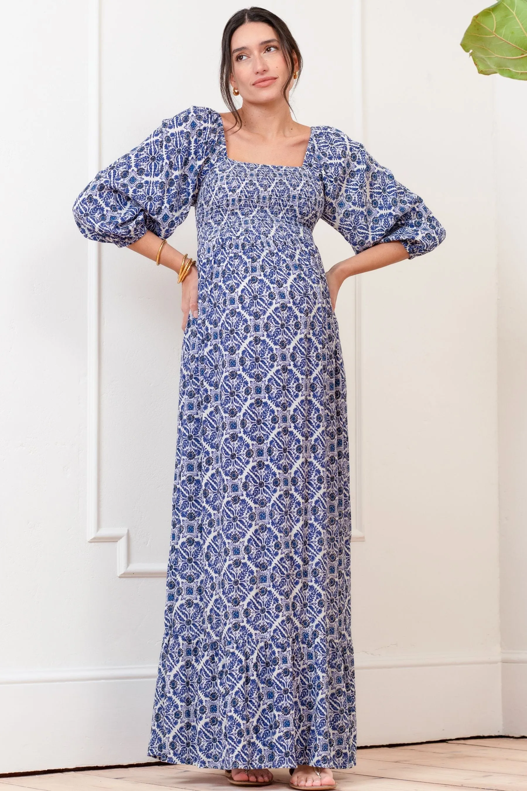 Seraphine Blu - Abito maxi premaman in crêpe con corpino arricciato