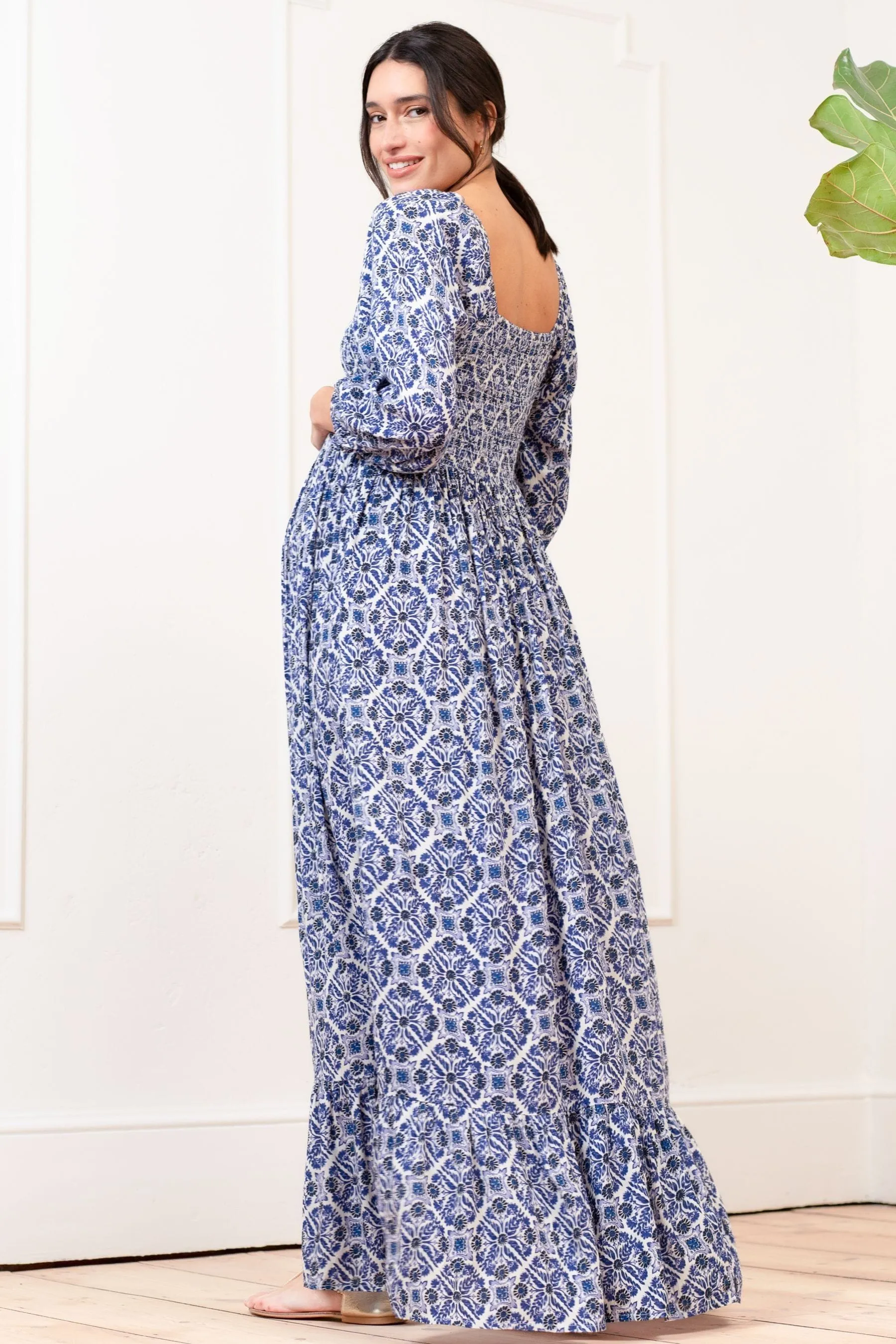 Seraphine Blu - Abito maxi premaman in crêpe con corpino arricciato