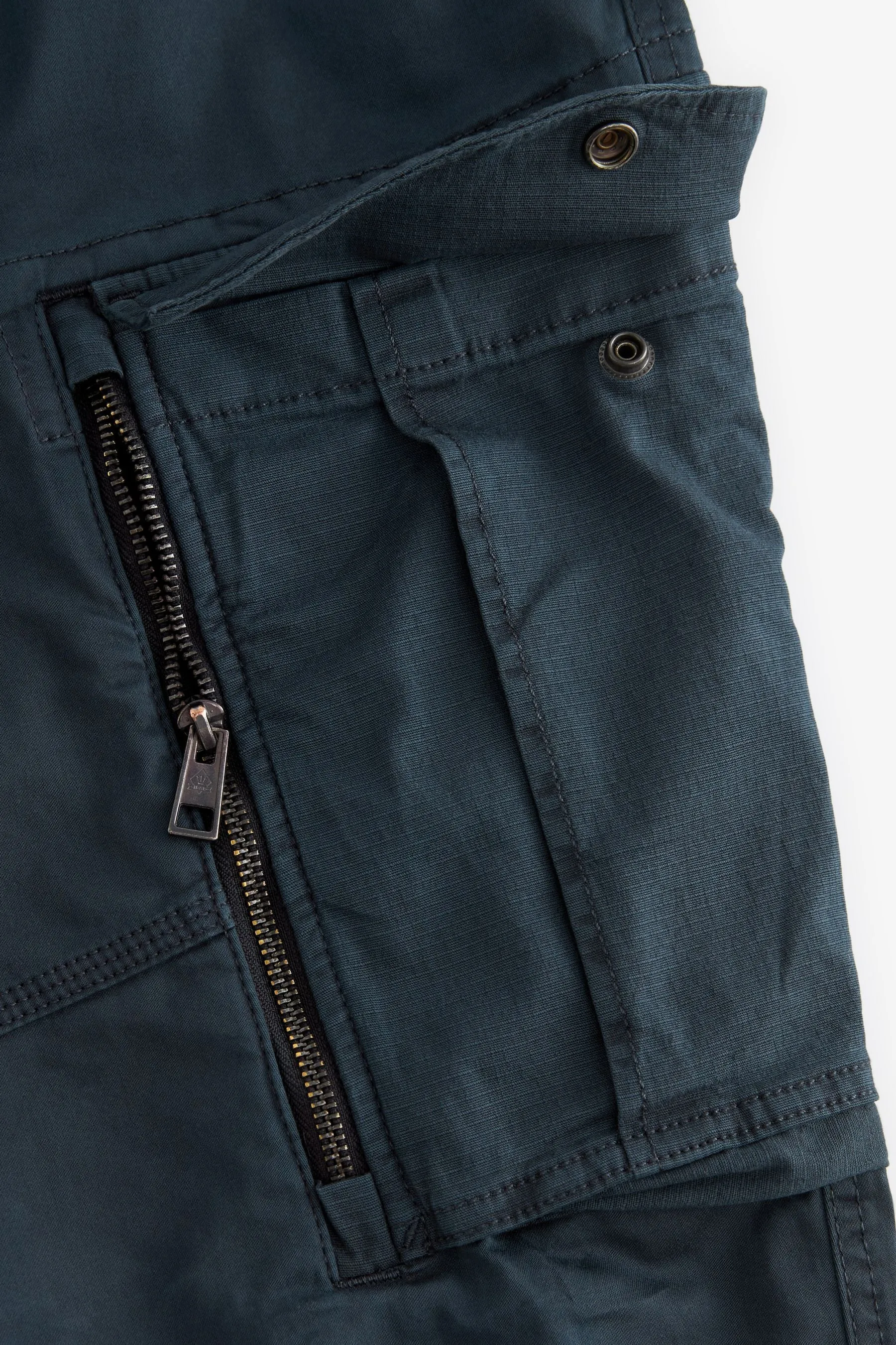 Shorts cargo elasticizzati con zip