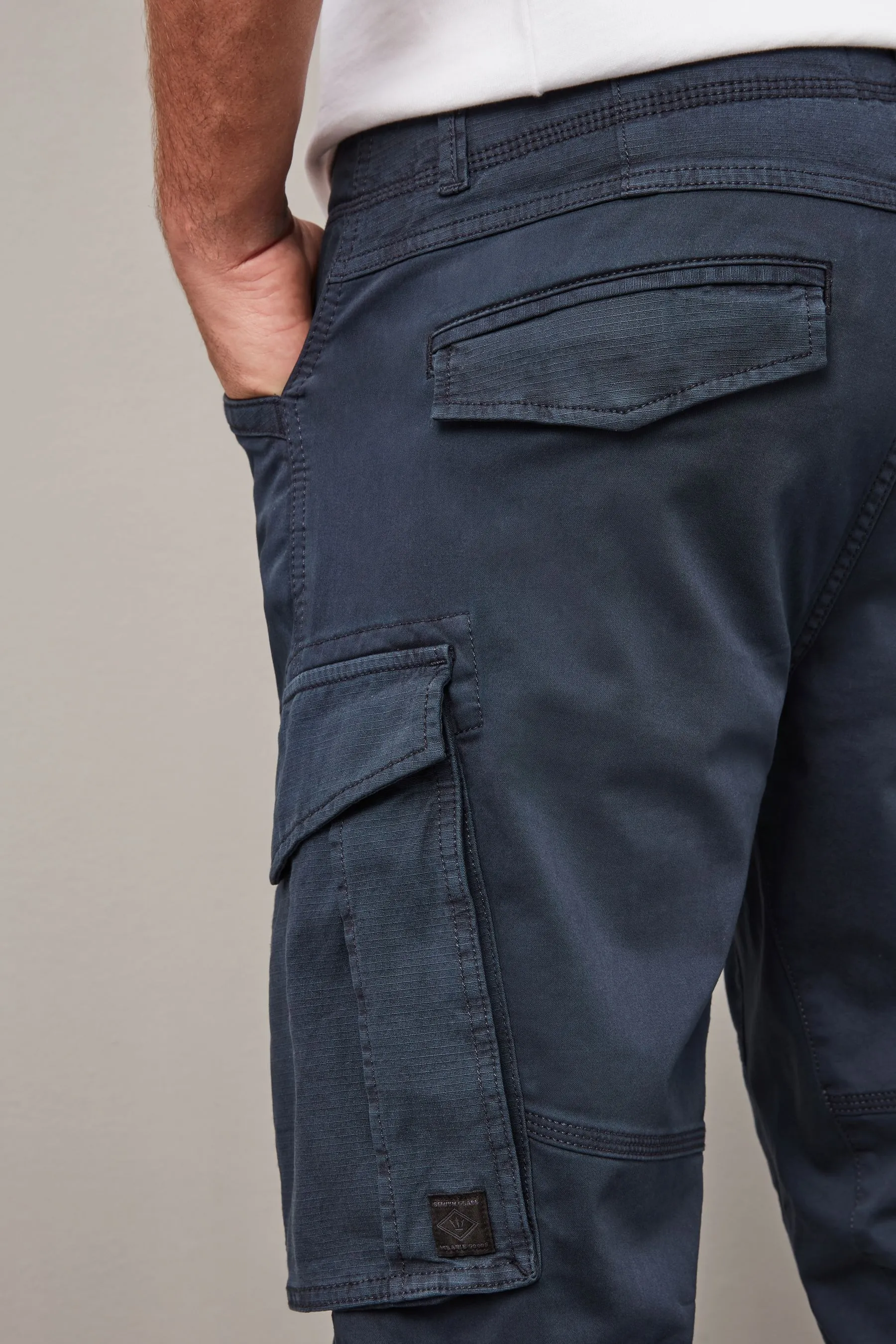 Shorts cargo elasticizzati con zip