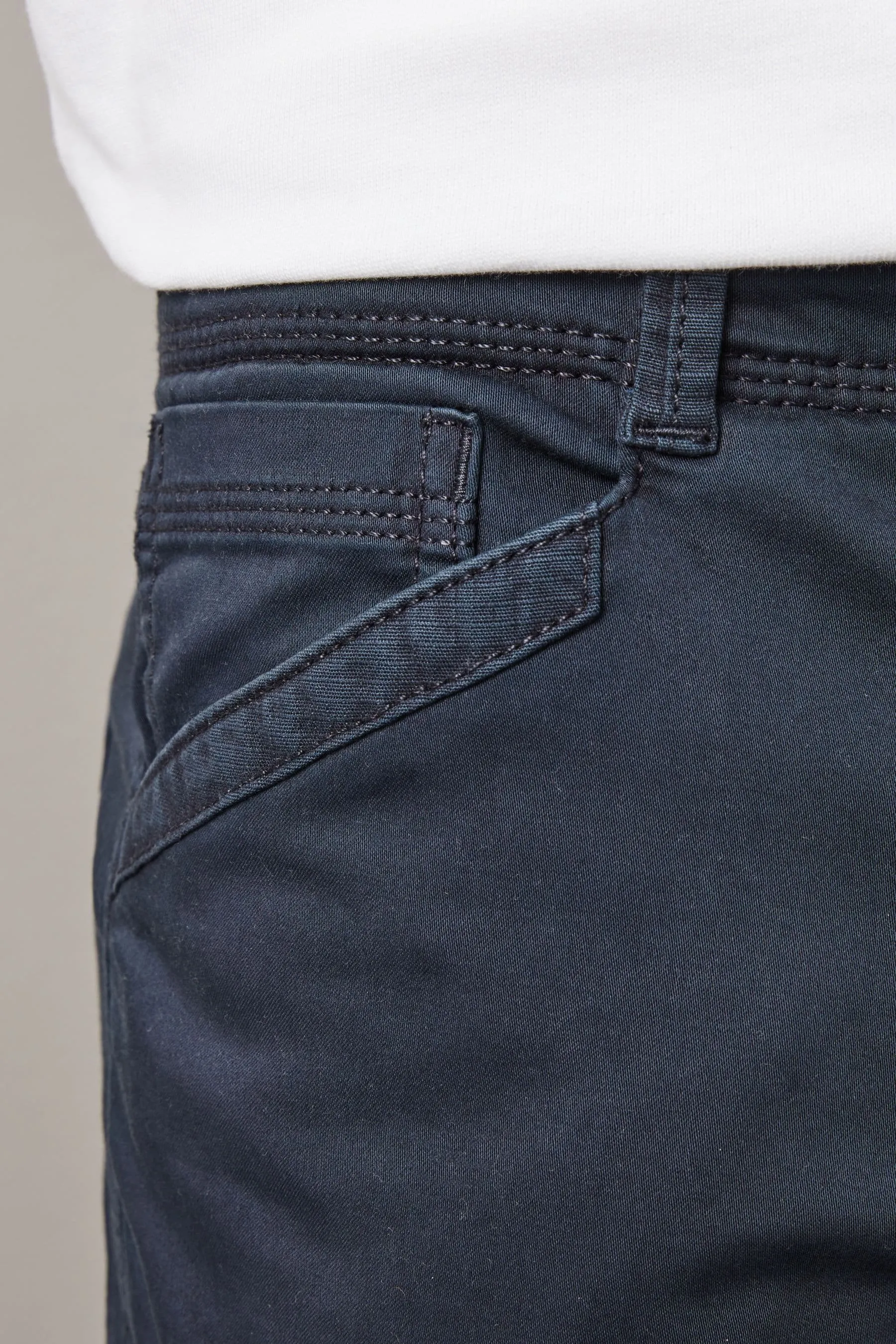 Shorts cargo elasticizzati con zip