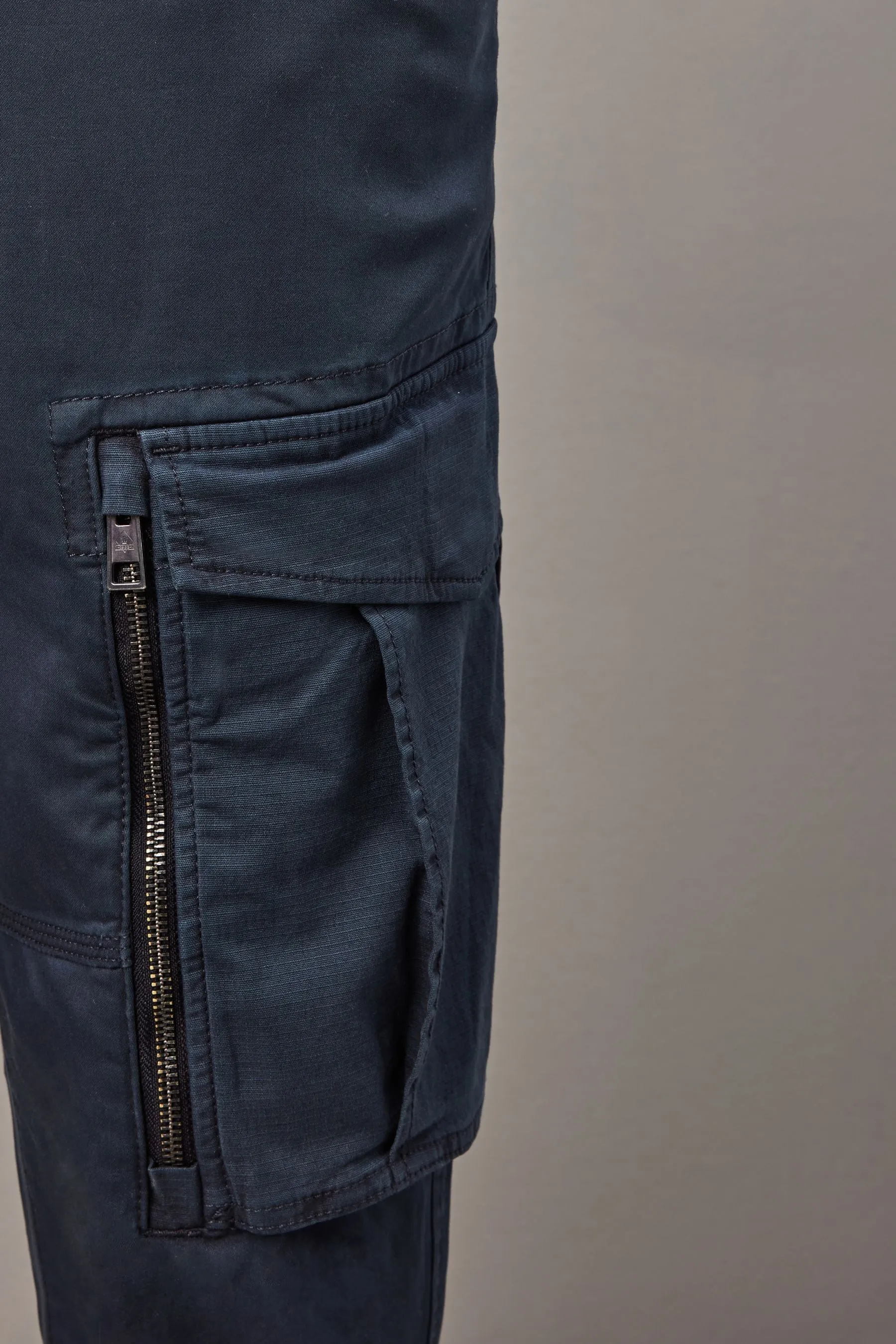 Shorts cargo elasticizzati con zip