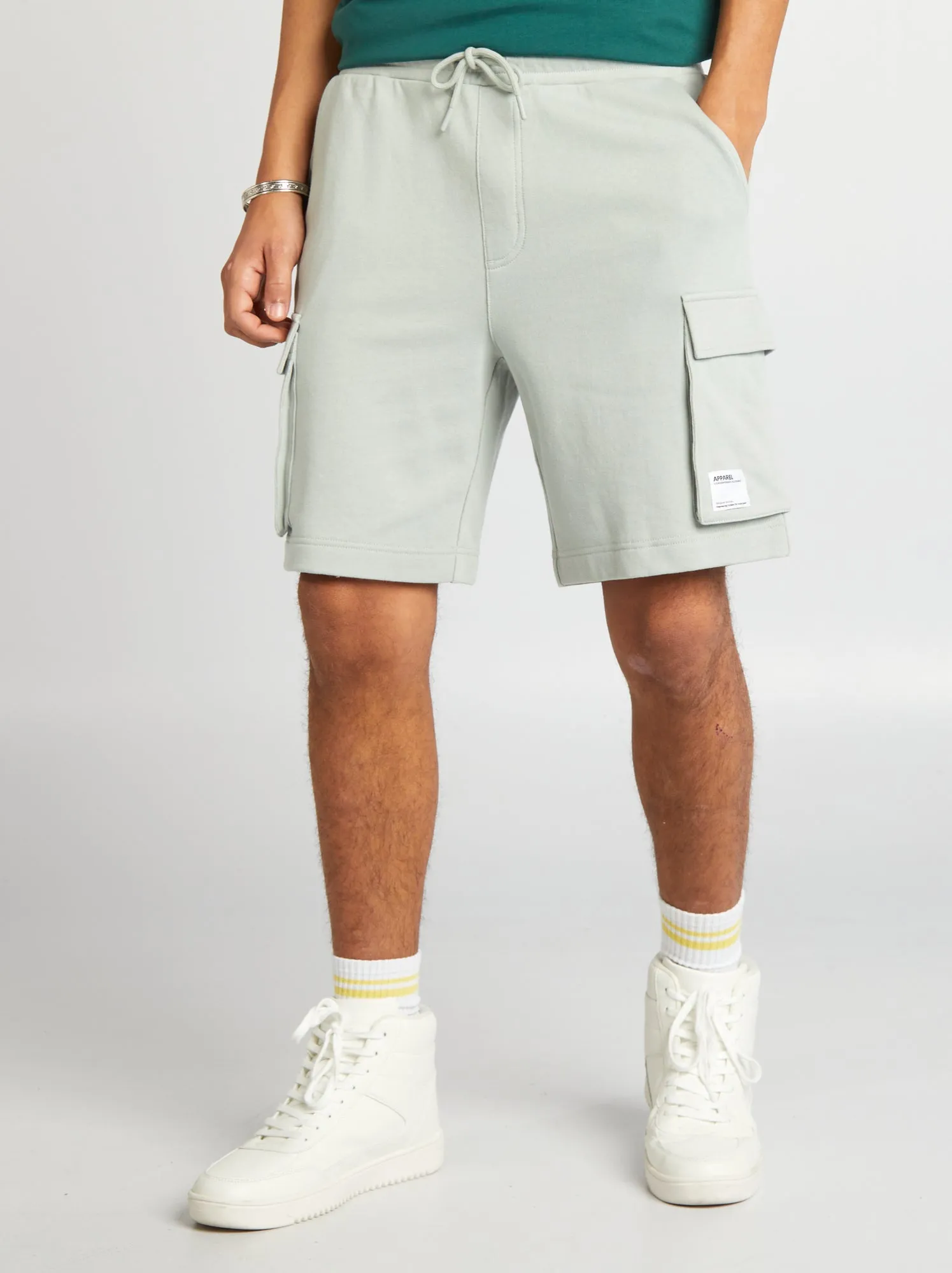 Shorts in tessuto felpato con tasche laterali - grigio