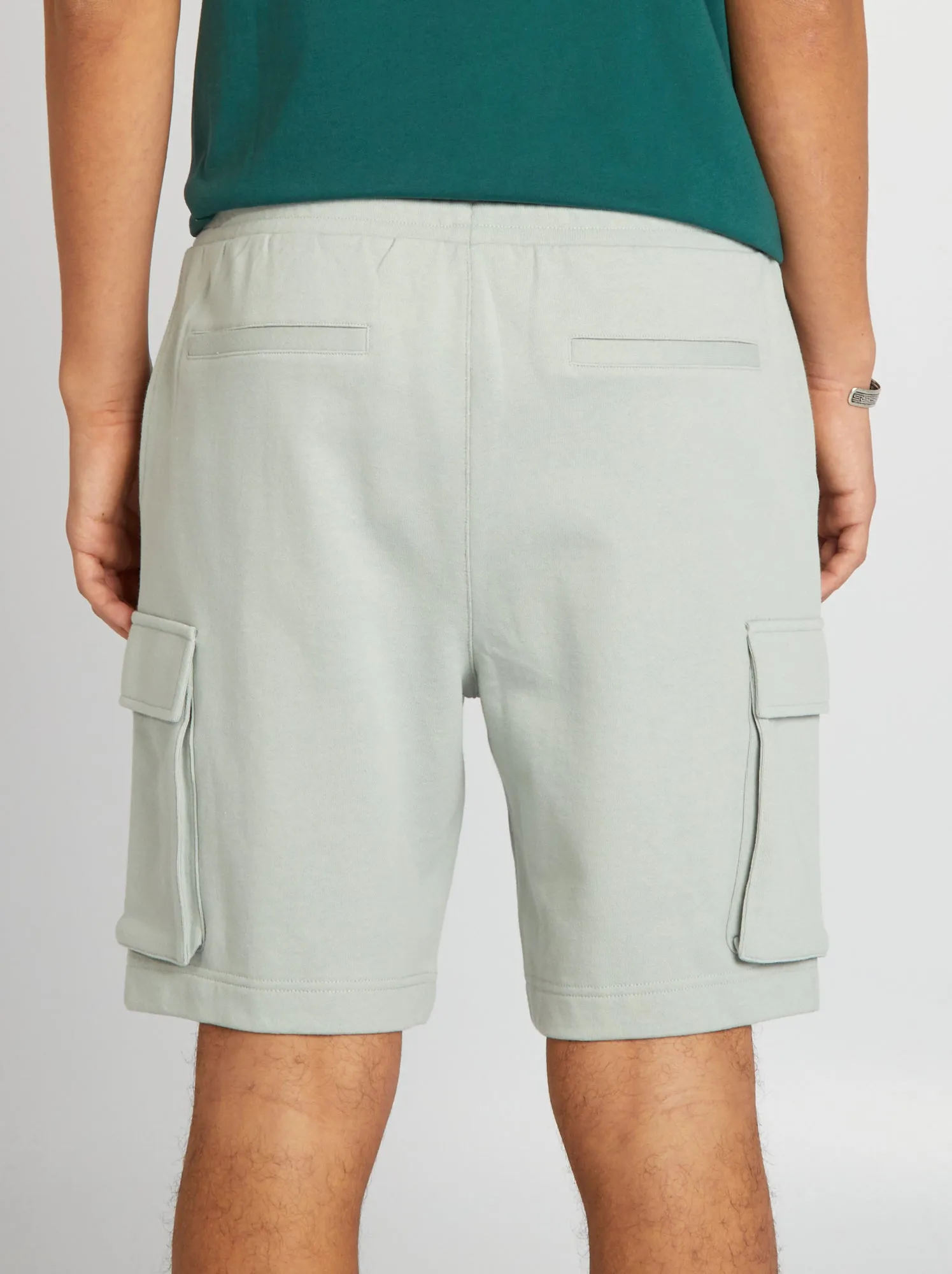 Shorts in tessuto felpato con tasche laterali - grigio