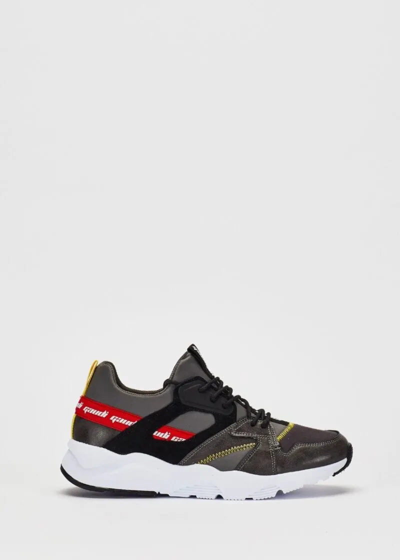 Sneaker in suede