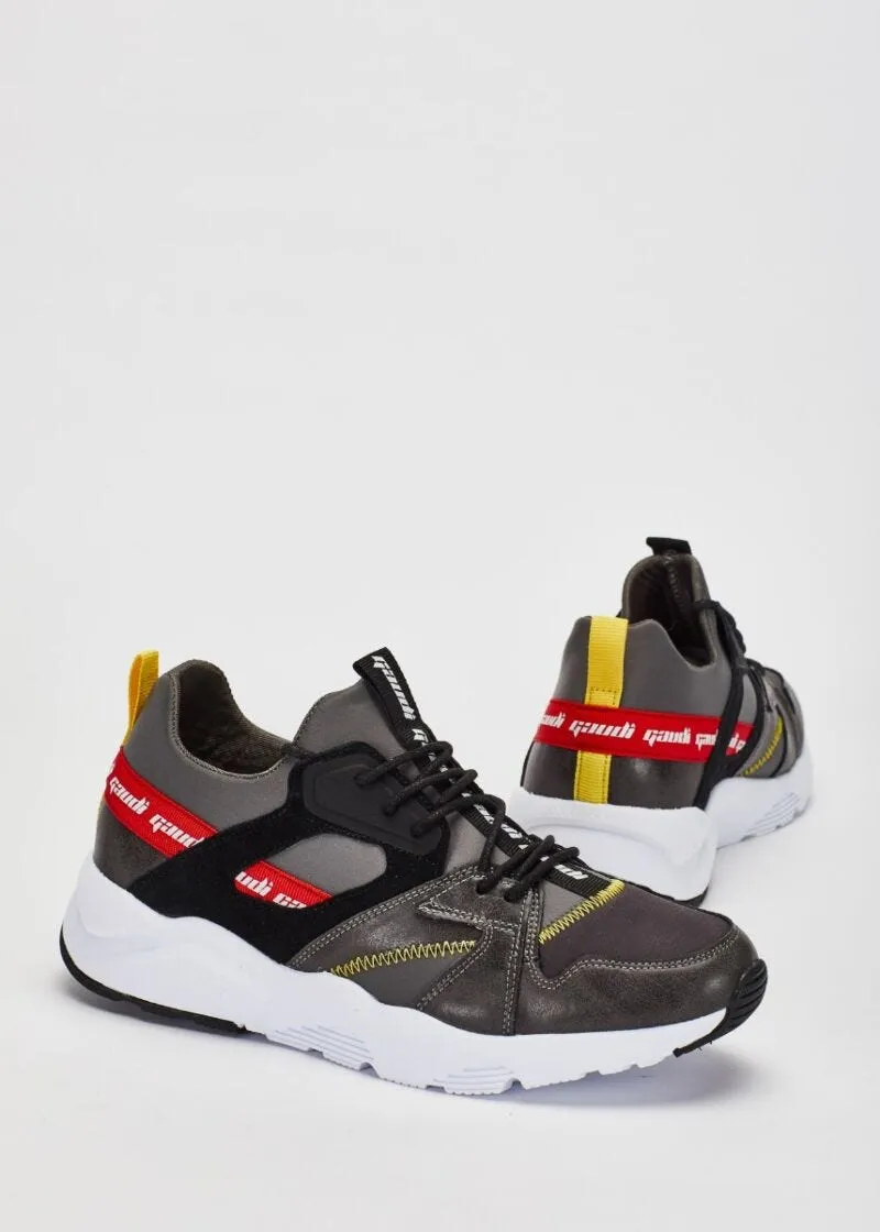 Sneaker in suede