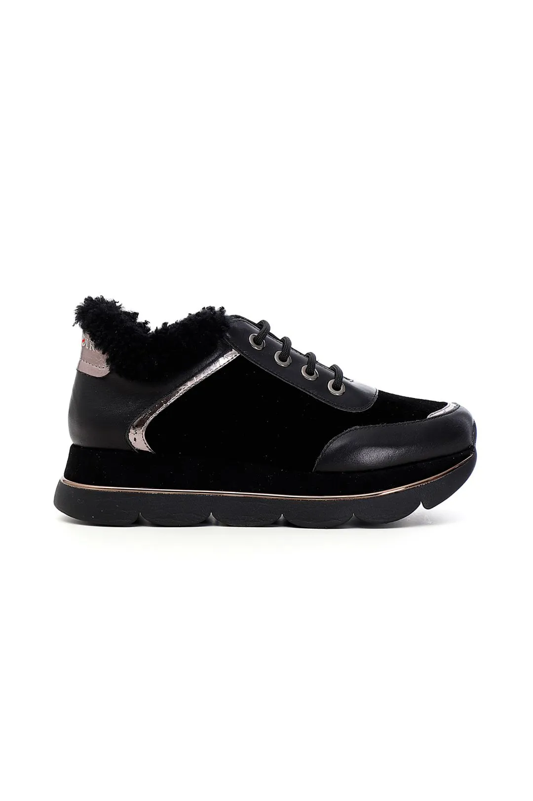 sneakers in pelle scamosciata con bordo in ecopelliccia