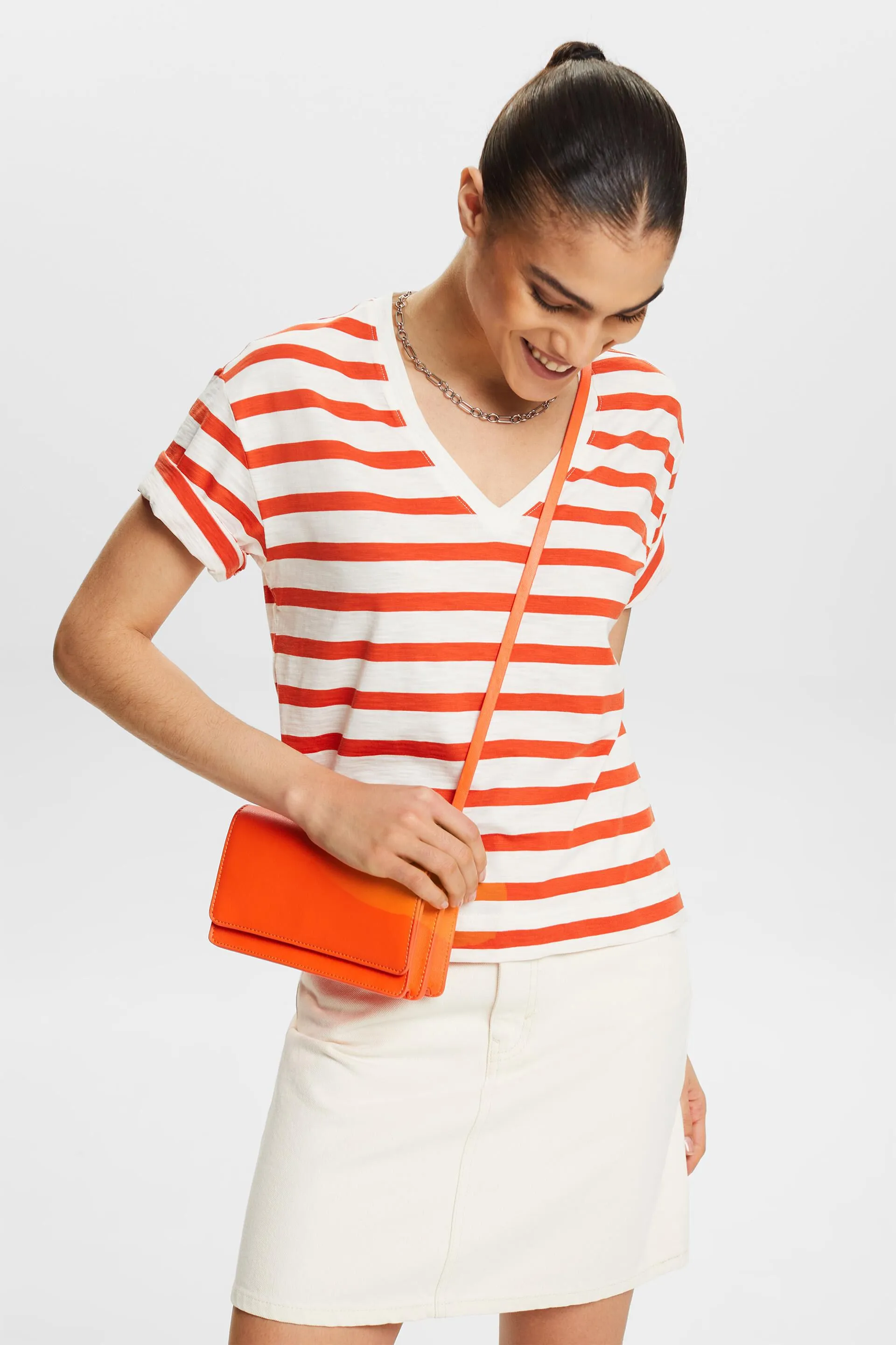 T-shirt a righe con scollo a V