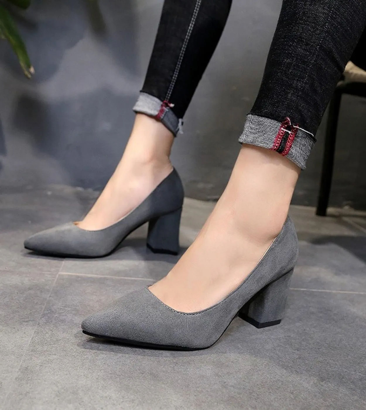 Tacchi alti da donna 2022 Nuove scarpe da donna Scarpe a punta Bocca poco profonda Scarpe da donna Tacco spesso Scarpe da donna