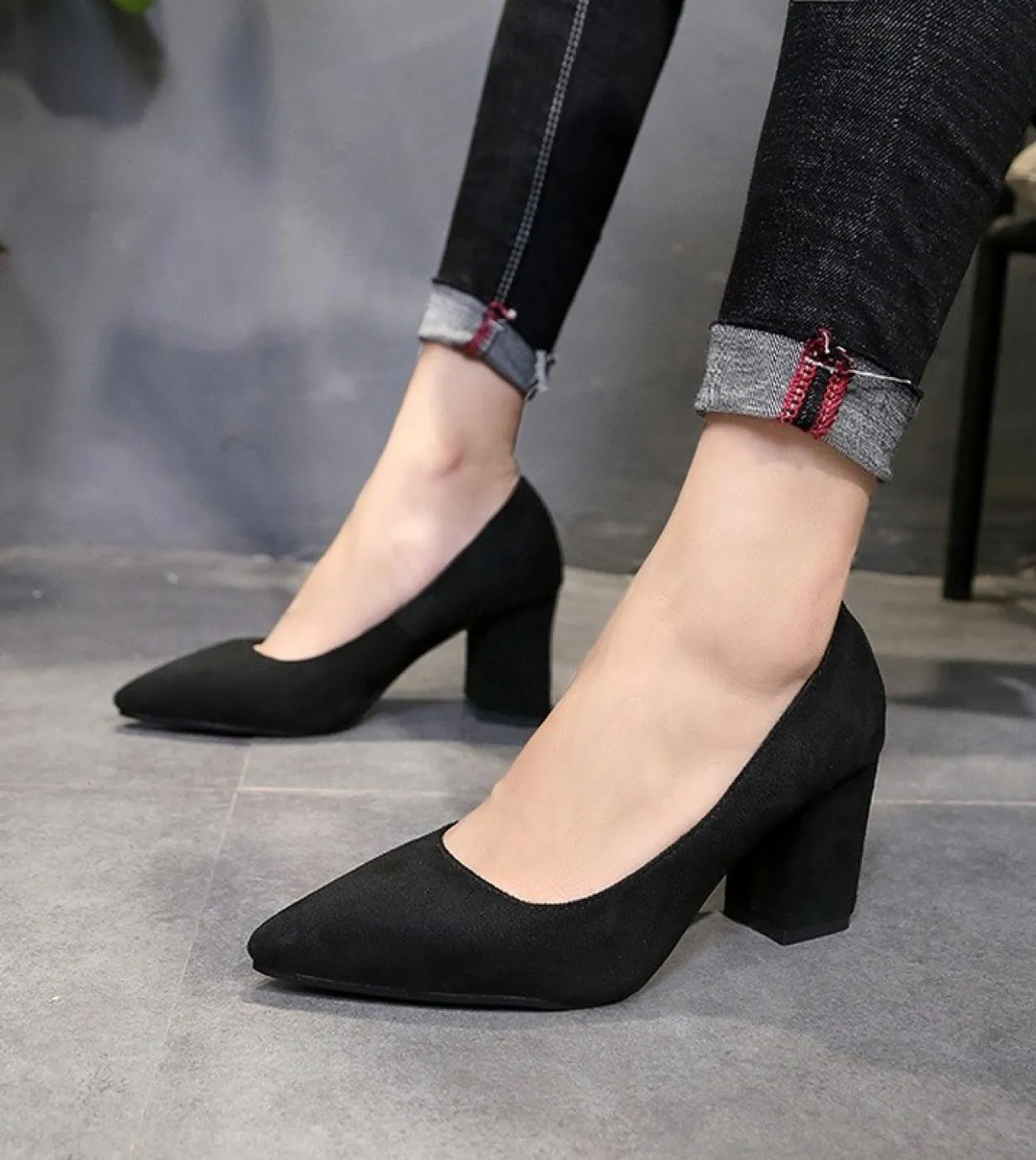 Tacchi alti da donna 2022 Nuove scarpe da donna Scarpe a punta Bocca poco profonda Scarpe da donna Tacco spesso Scarpe da donna