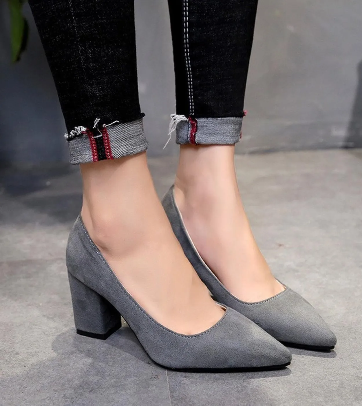 Tacchi alti da donna 2022 Nuove scarpe da donna Scarpe a punta Bocca poco profonda Scarpe da donna Tacco spesso Scarpe da donna