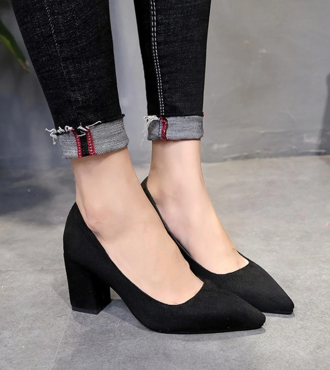Tacchi alti da donna 2022 Nuove scarpe da donna Scarpe a punta Bocca poco profonda Scarpe da donna Tacco spesso Scarpe da donna