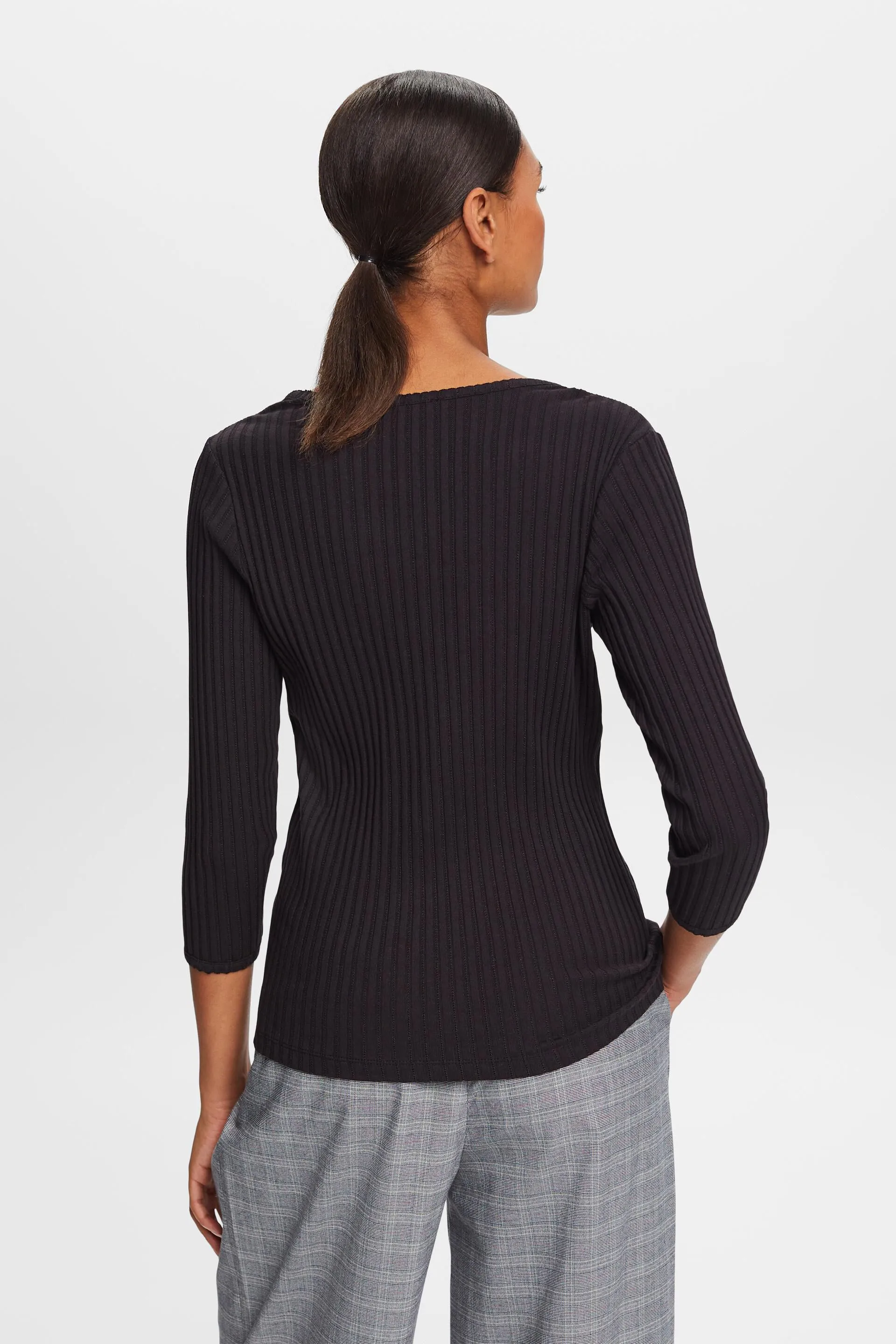 Top con scollo rifinito pointelle